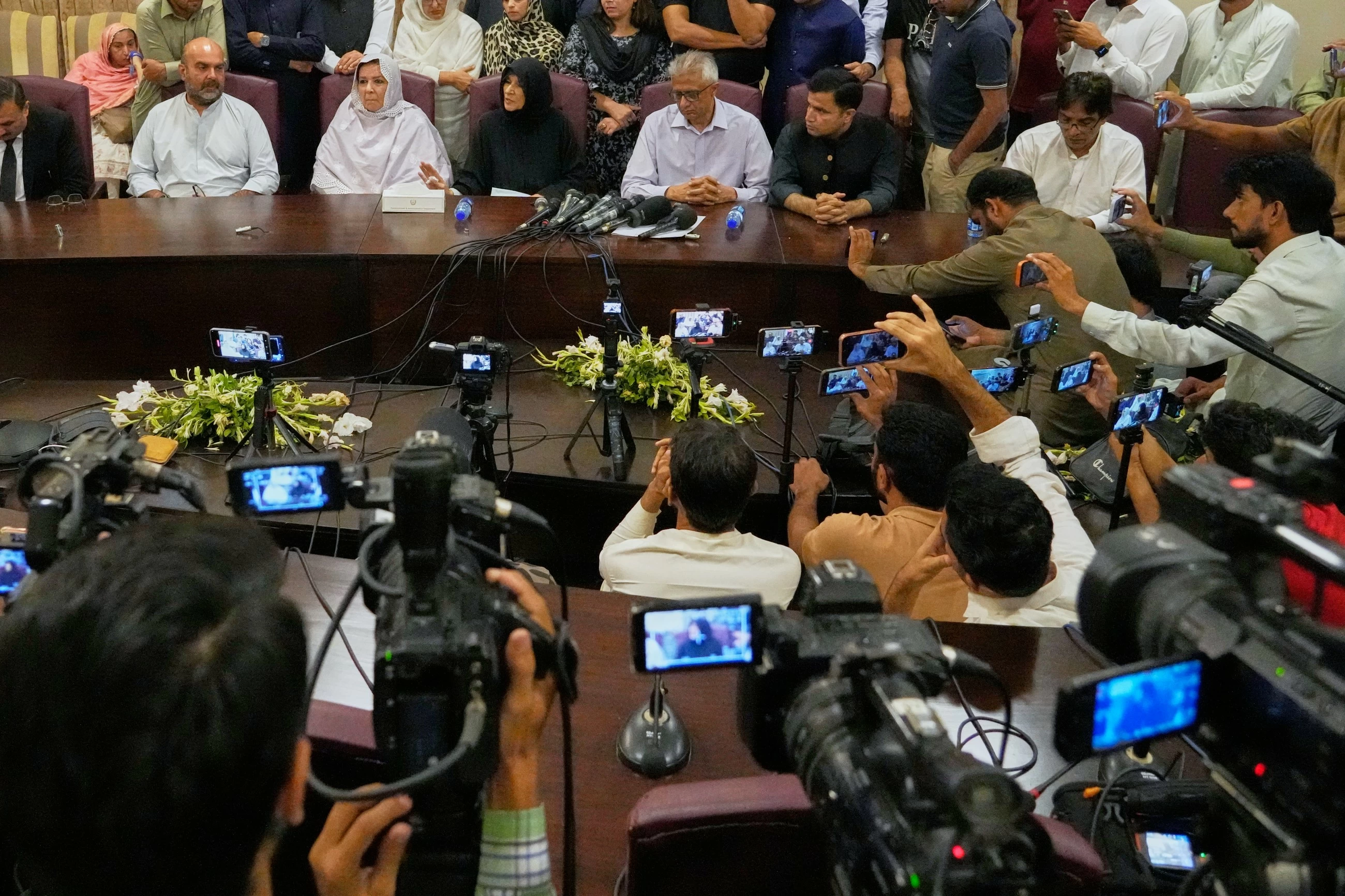 Family and party say govt violated SC order by taking ex-PM Imran to PIMS instead of Shifa Hospital