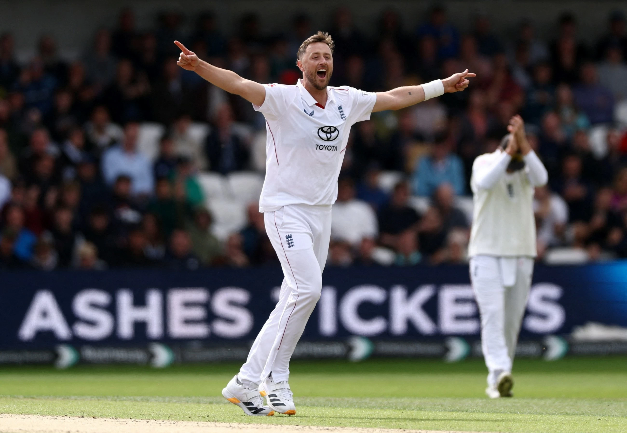 Root hails emerging fast bowlers as England thrash Pakistan
