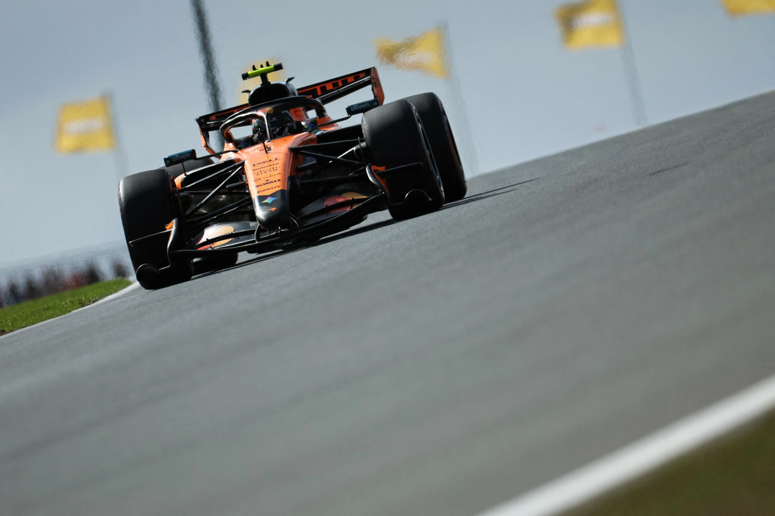 Norris schlägt Russell und holt sich den Pole-Platz beim Hattrick für ...