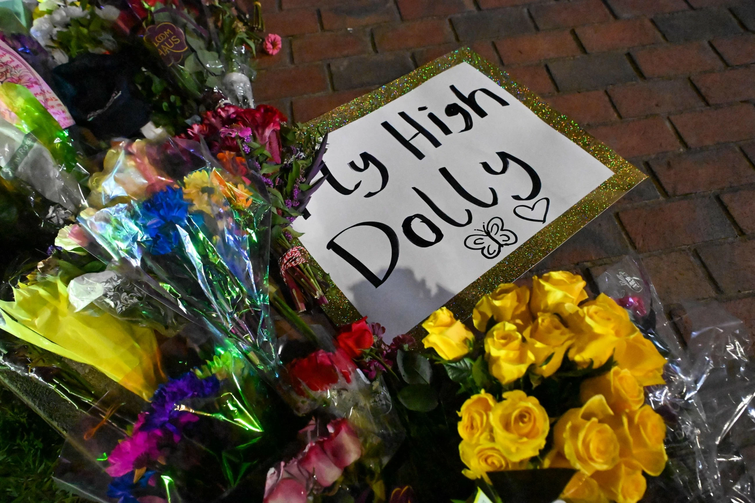 'Our patron saint': Tennesseans mourn local hero Dolly Parton