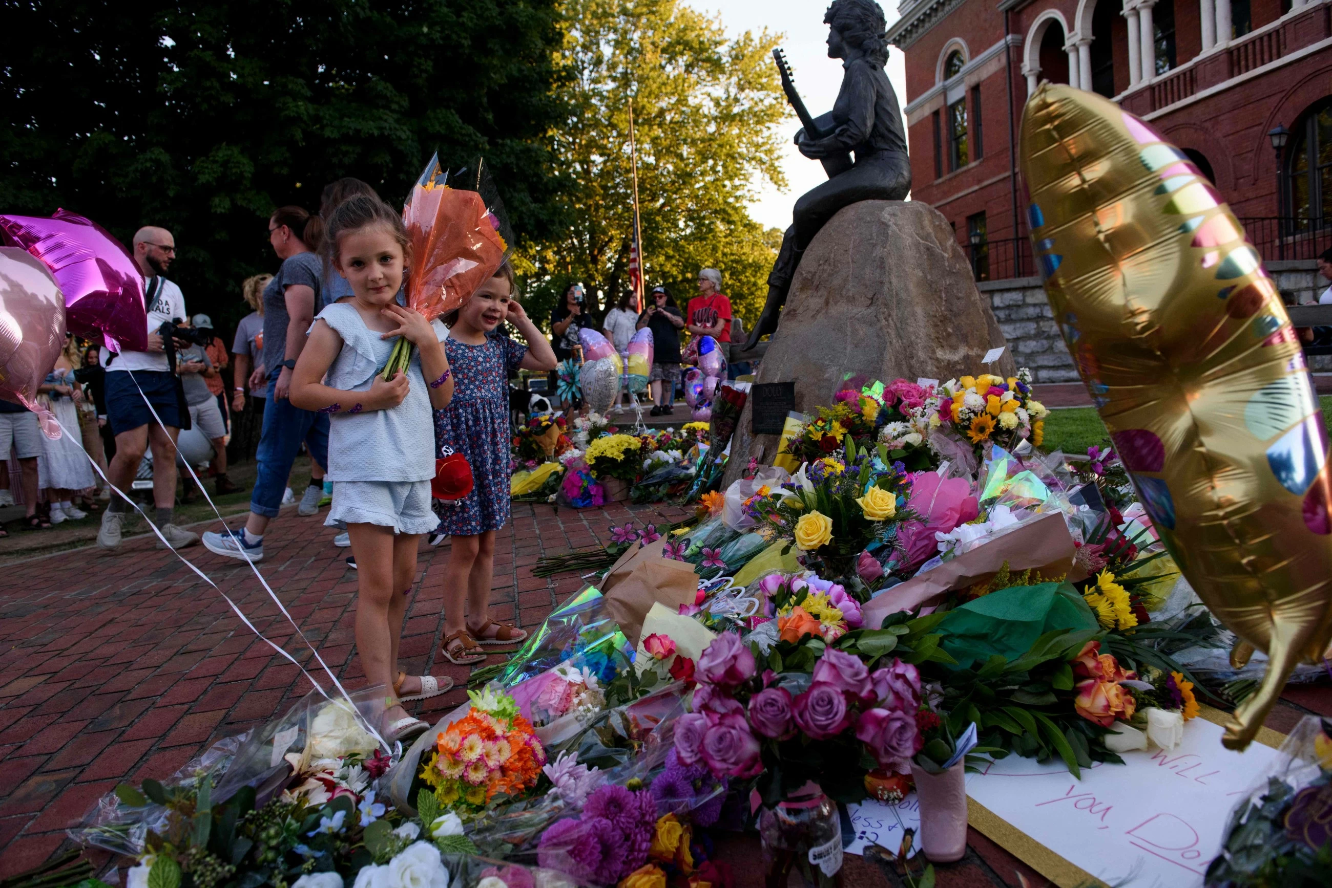 'Our patron saint': Tennesseans mourn local hero Dolly Parton