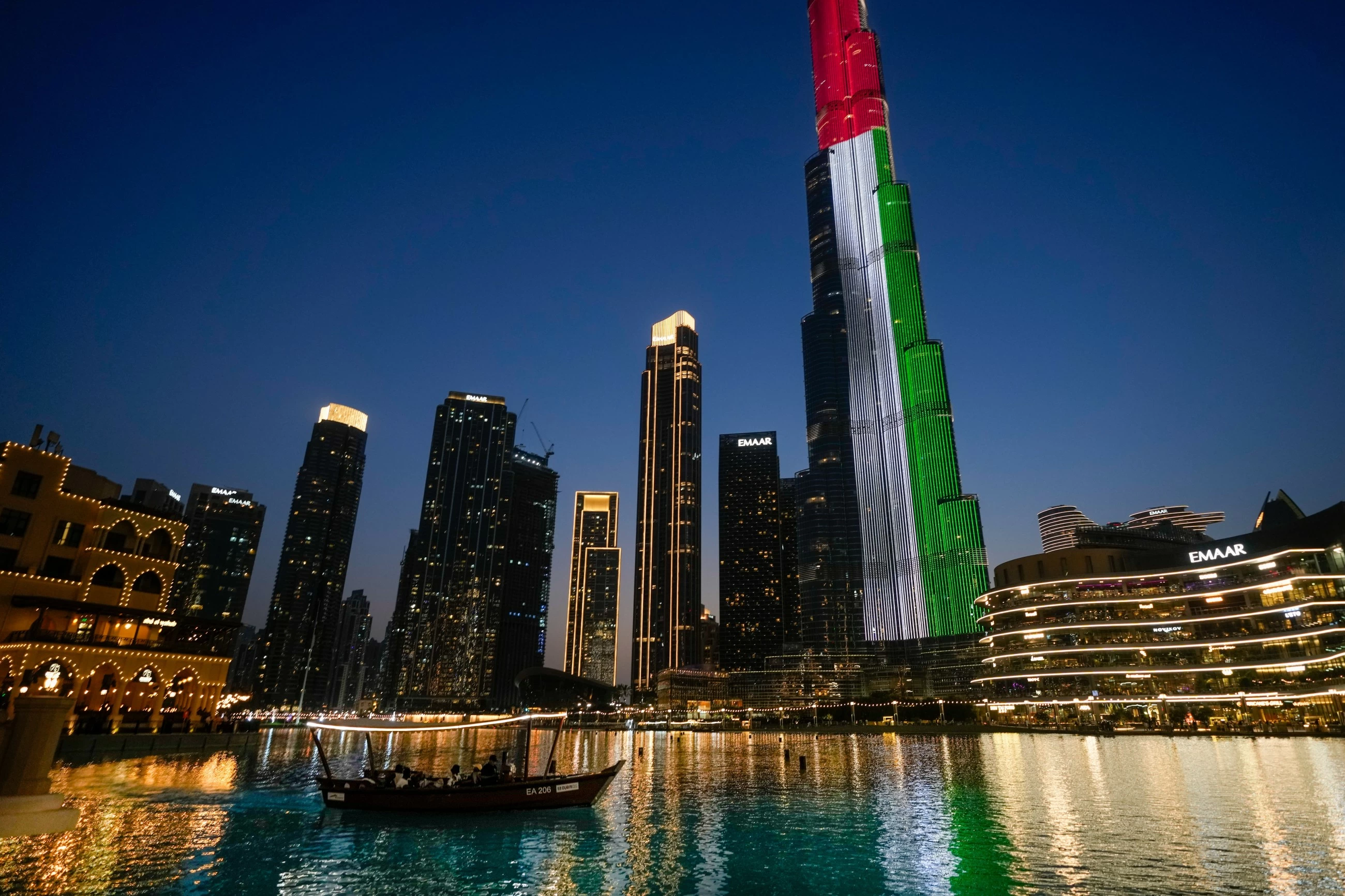 'Dubai is the Place to Be, to Feel Secure:' Expats Remain in UAE Amidst Regional War