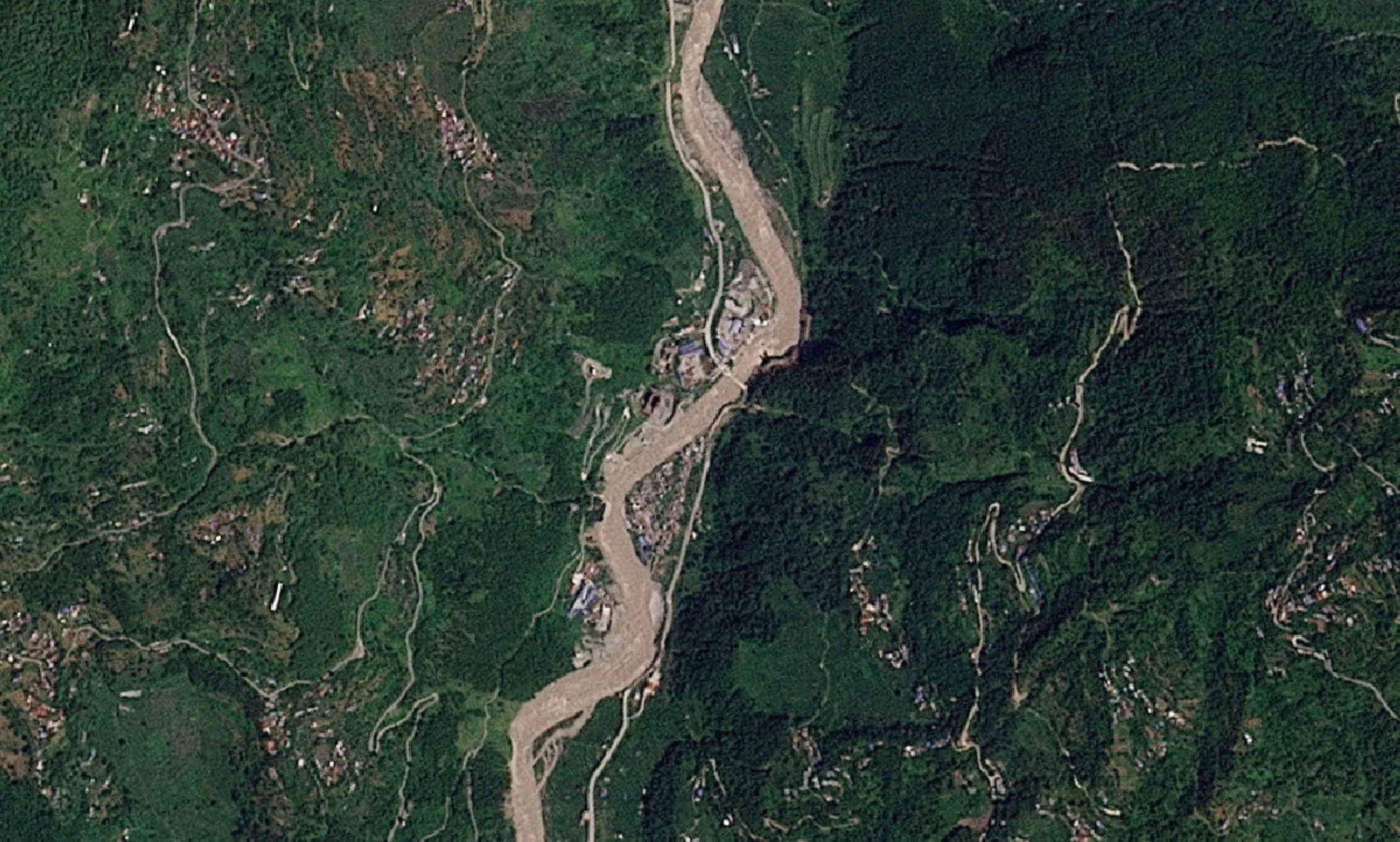 Massive flood near Tibet border kills at least 95 in Nepal