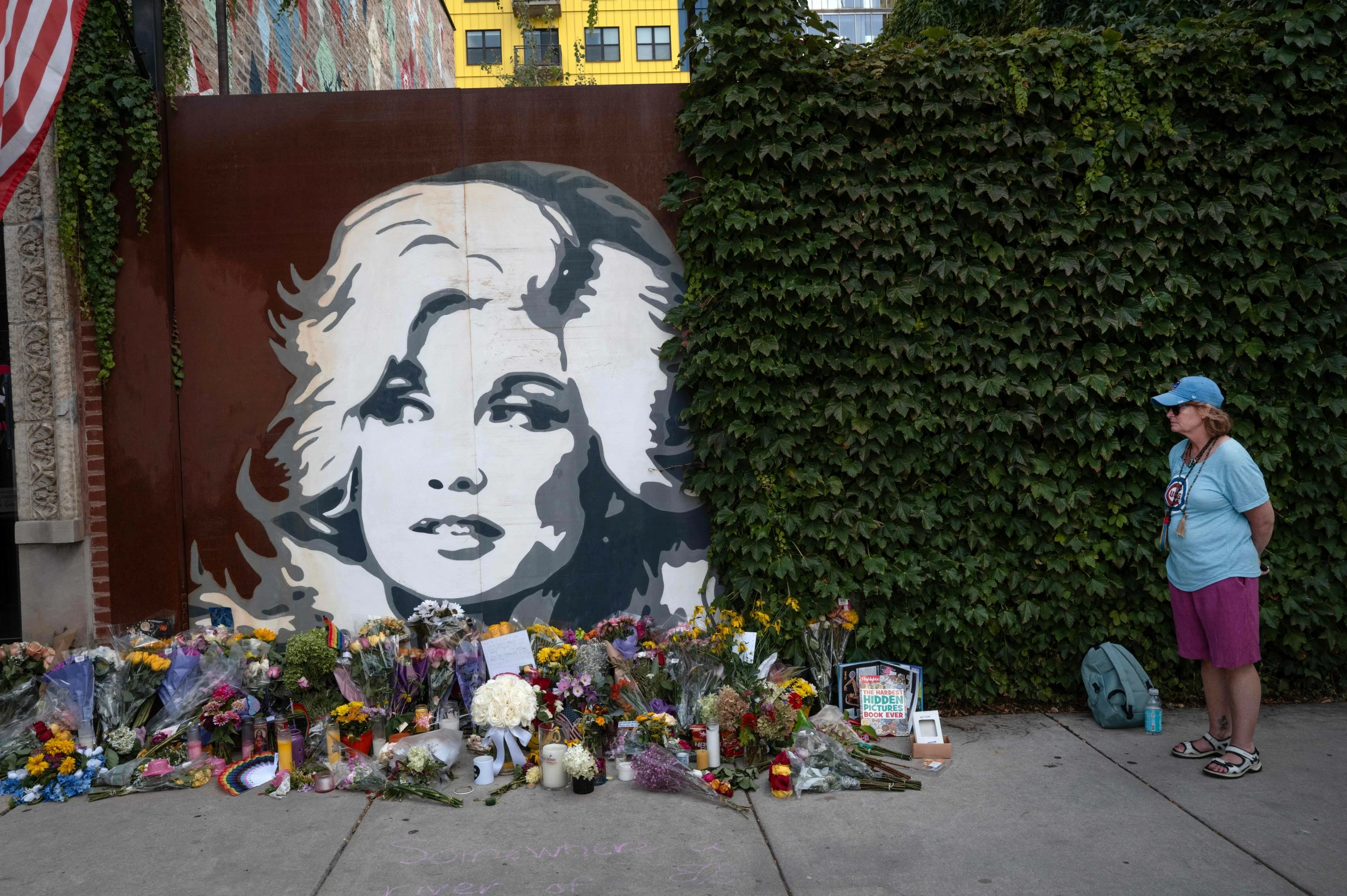 Flags lowered across US for country music legend Dolly Parton
