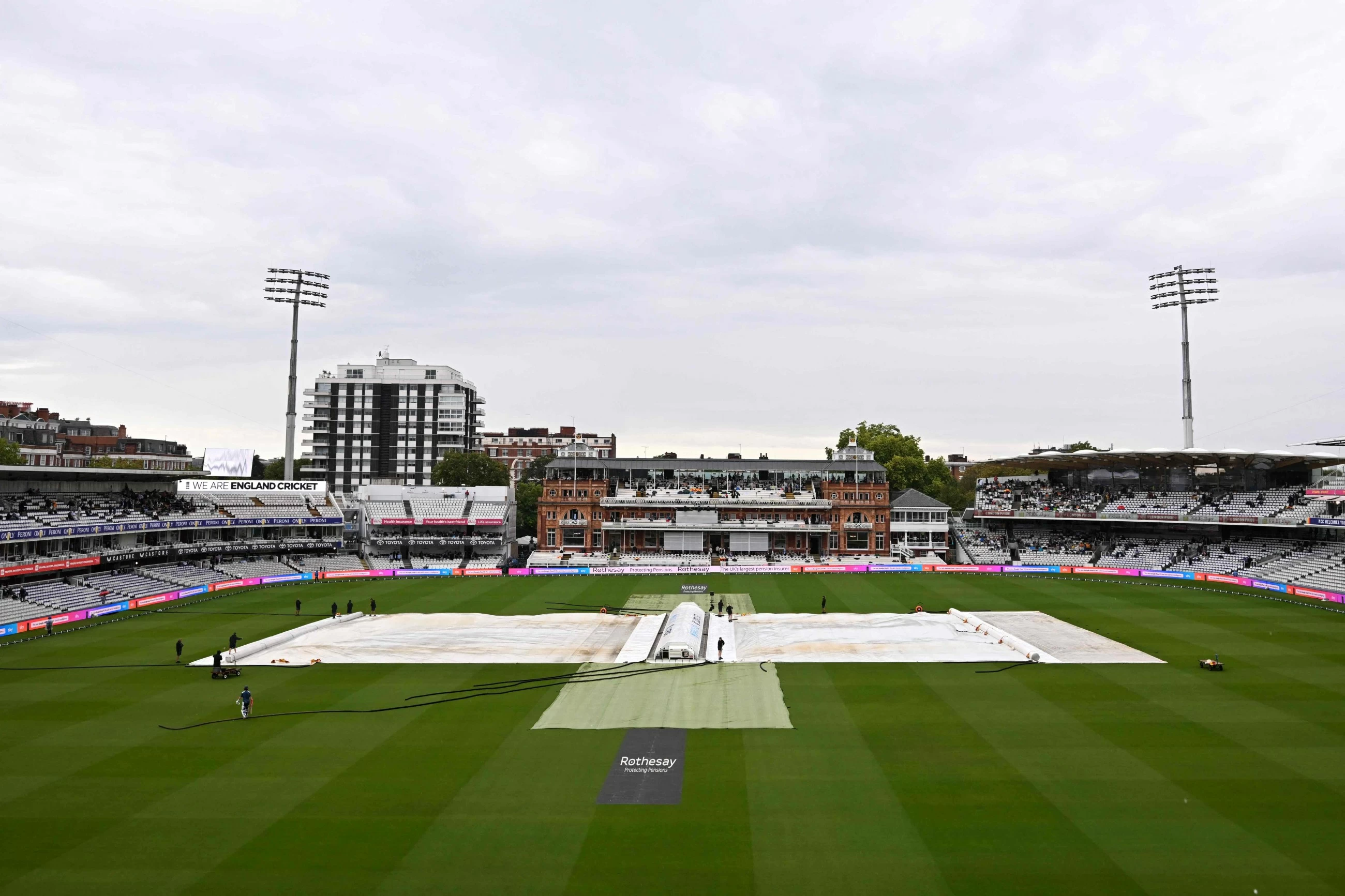 Pakistan win toss, bowl first against England in rain-delayed second Test
