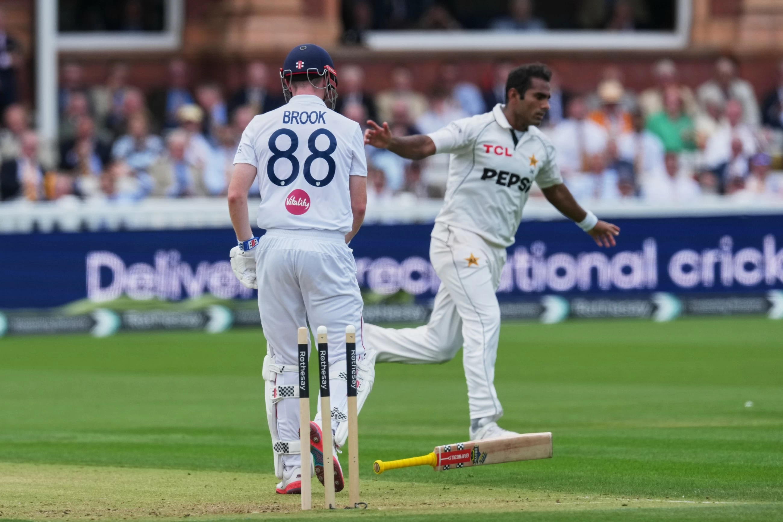 Abbas takes three wickets as Pakistan on top against England in second Test