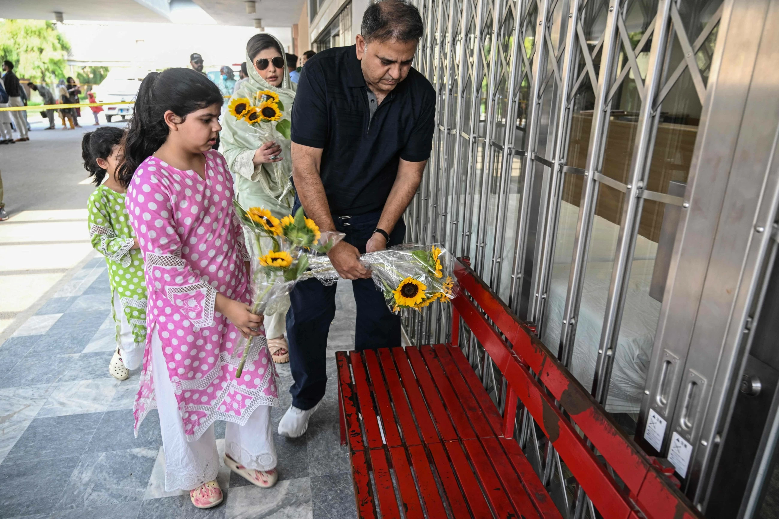 Vigil held in Pakistan for 14 newborns as investigators p…  Gulf Today