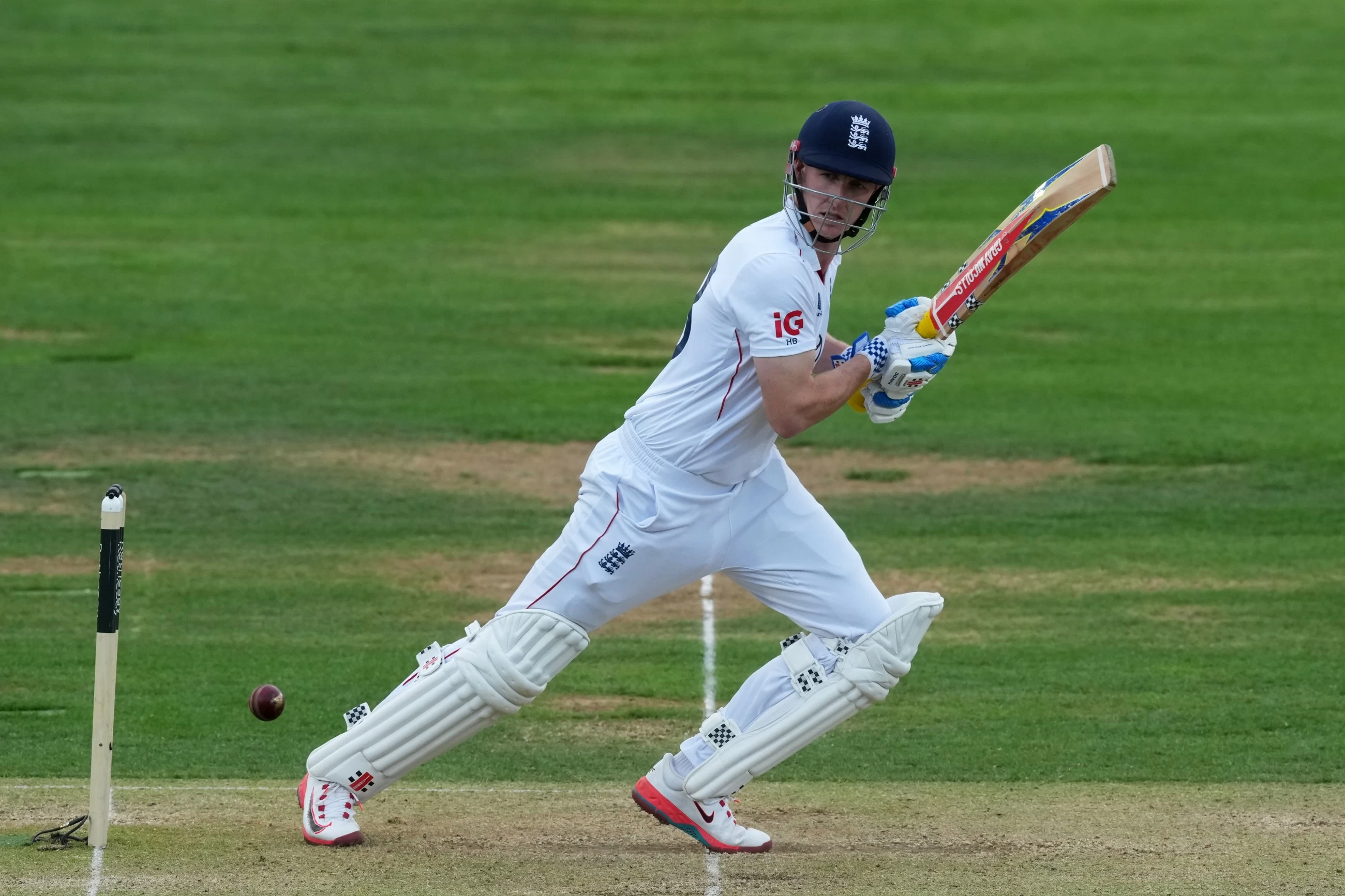 England dominates Pakistan at Lord's, seizing control of second Test