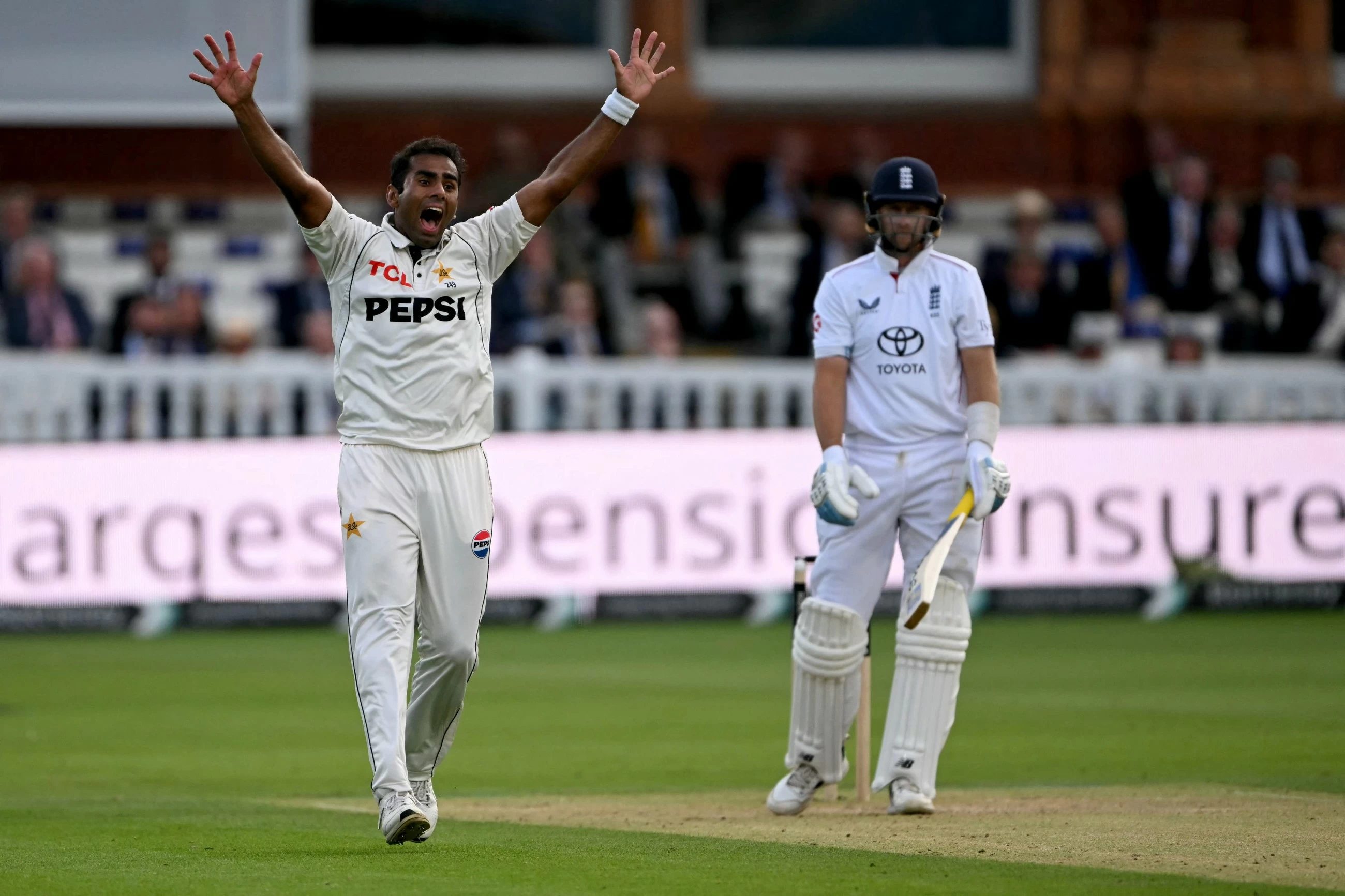 England in total control at Lord's after Pakistan crumble