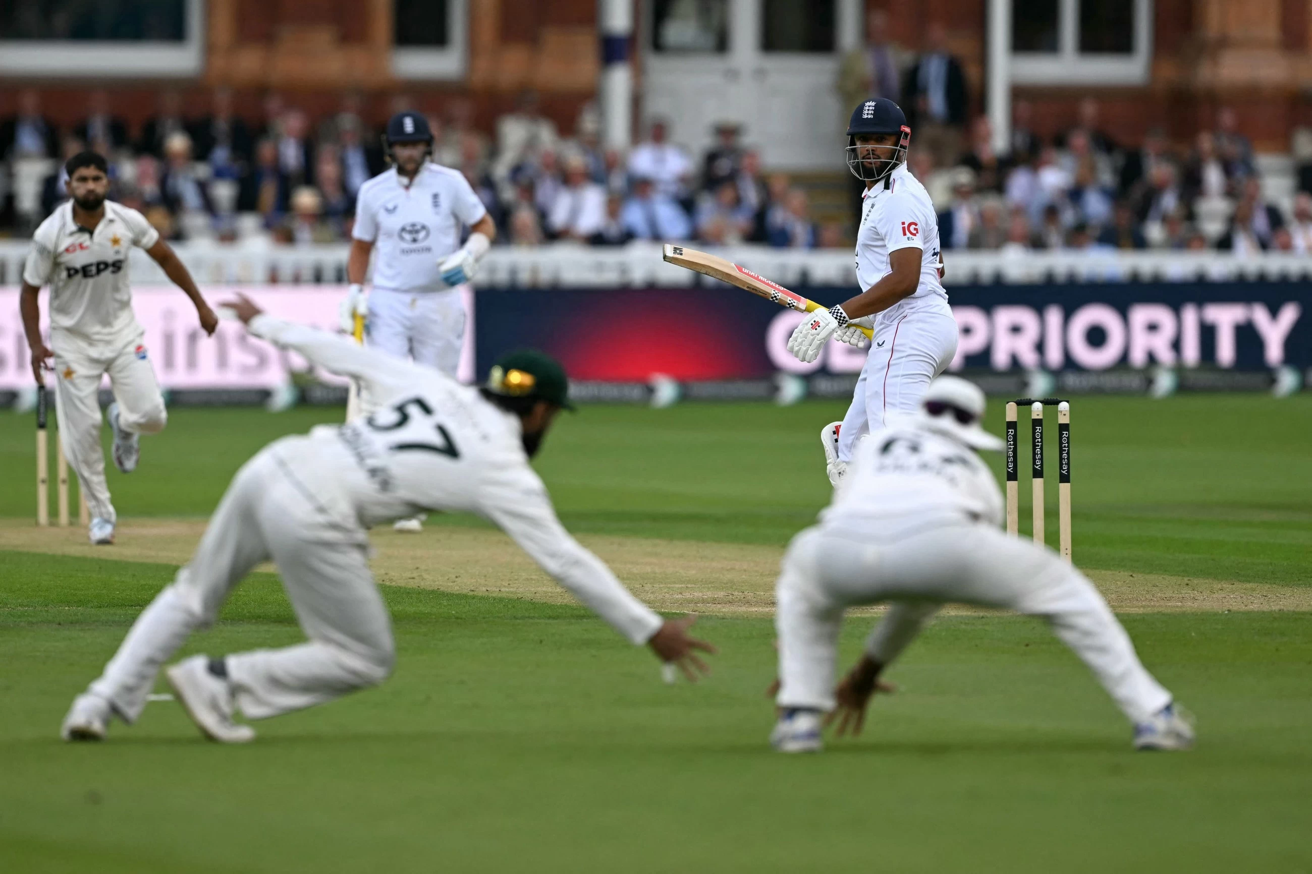 England in total control at Lord's after Pakistan crumble