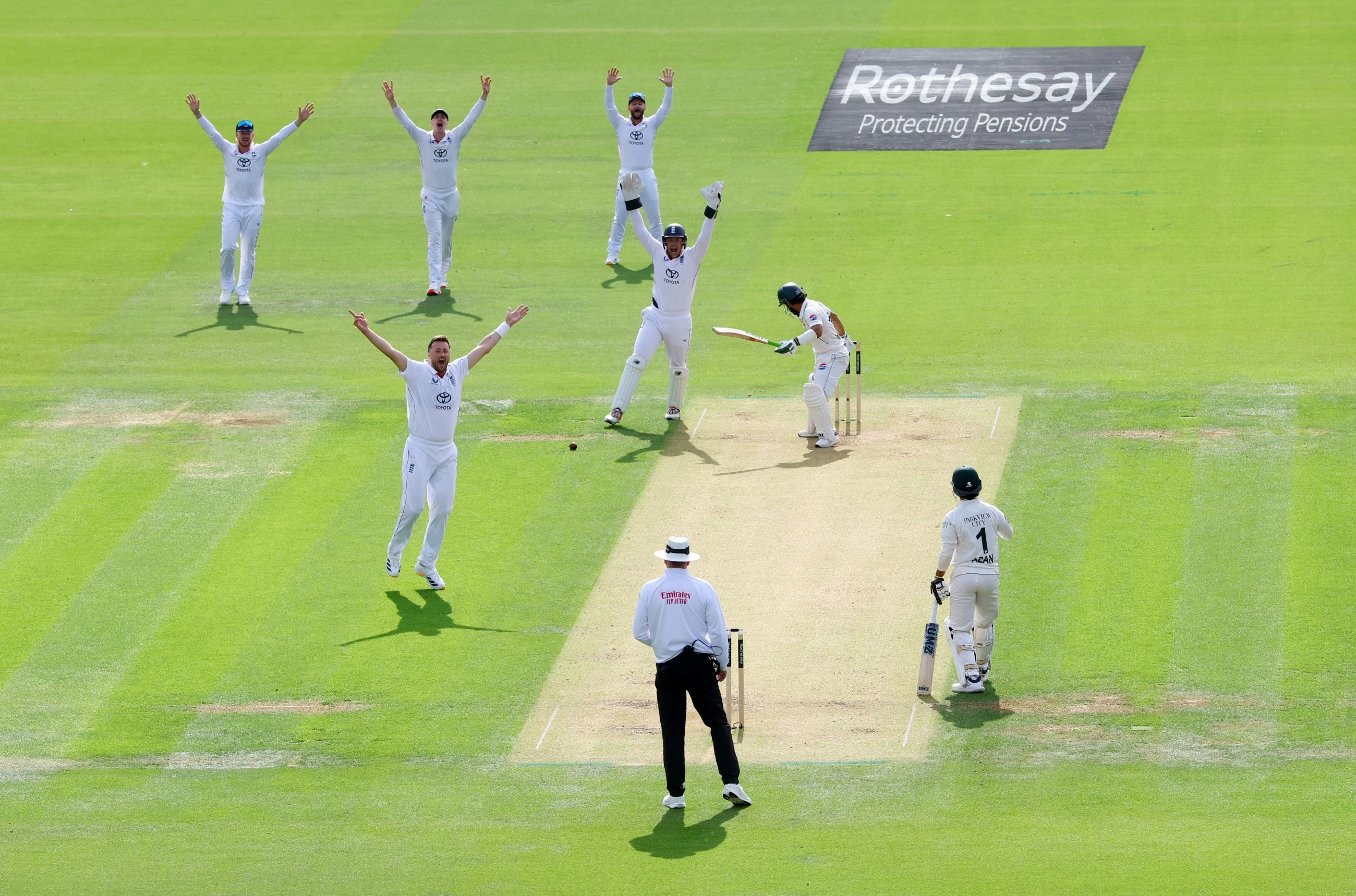 England in total control at Lord's after Pakistan crumble