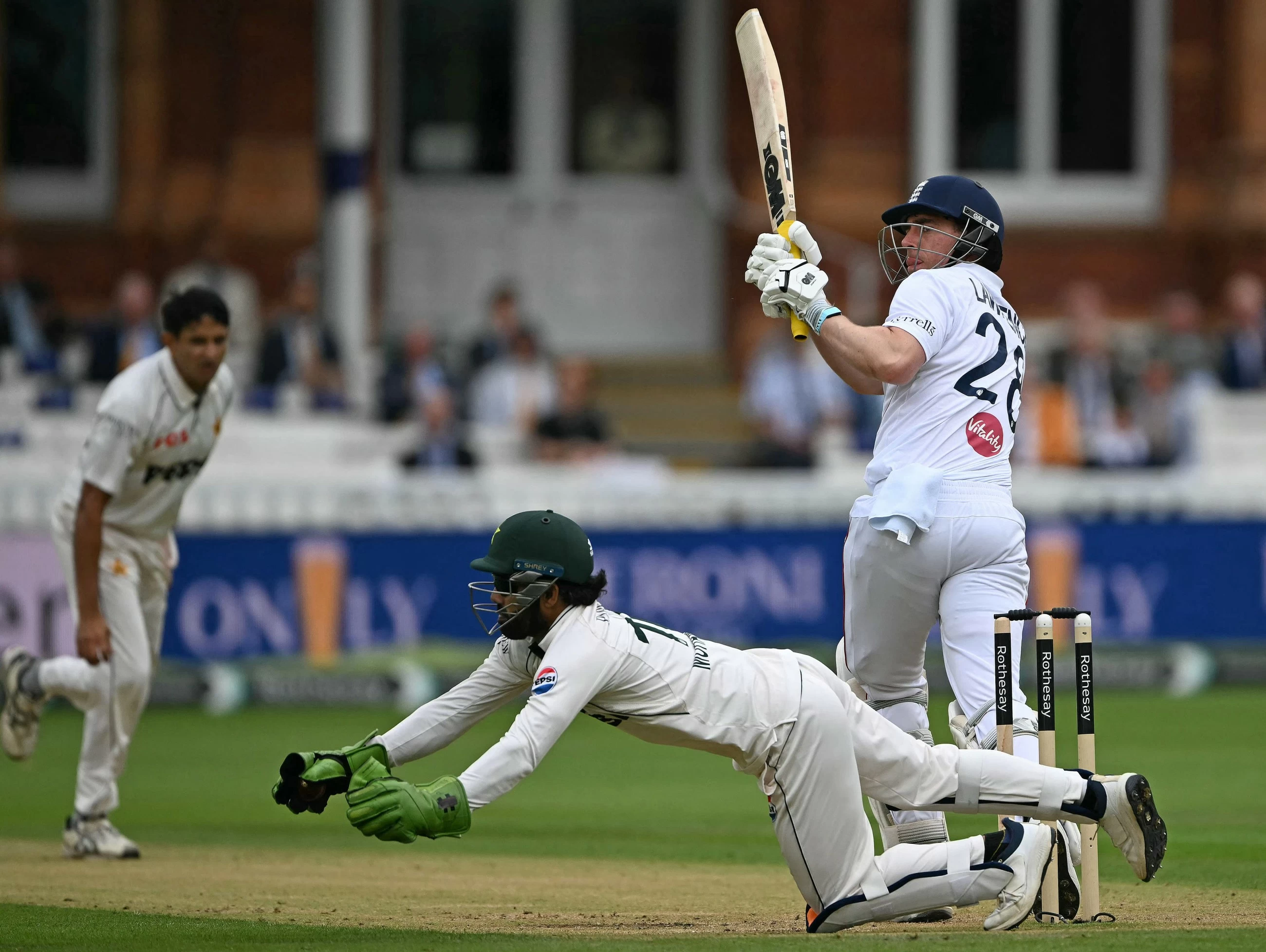 Lawrence half-century propels England towards victory over Pakistan