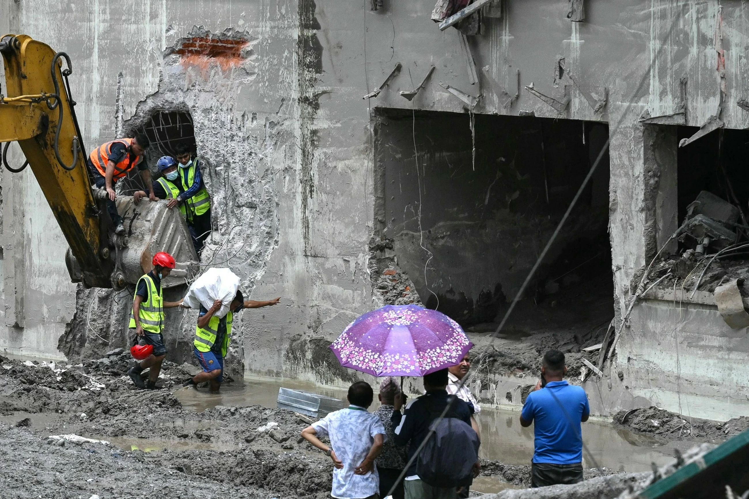 Nepal-Tibet death toll rises to 750 from Himalayan flood, 3,000 missing