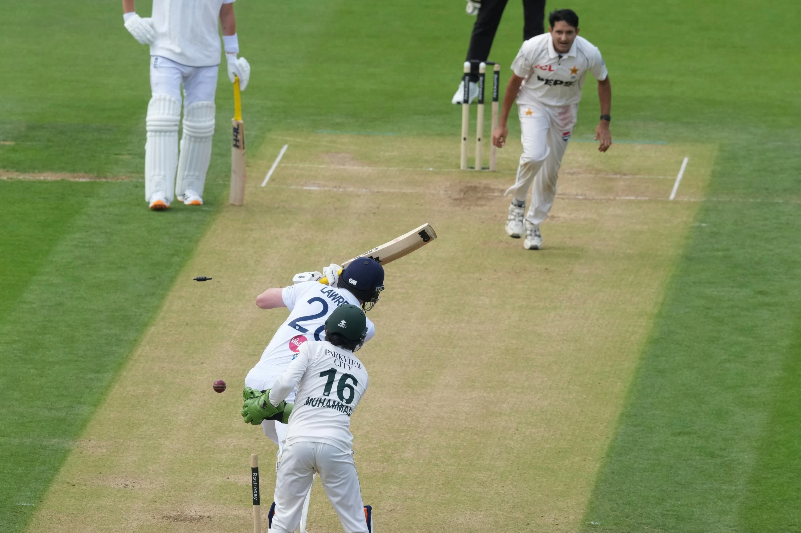Five-wicket Abbas has Lord's landmark as Pakistan set 389 to win second Test against England