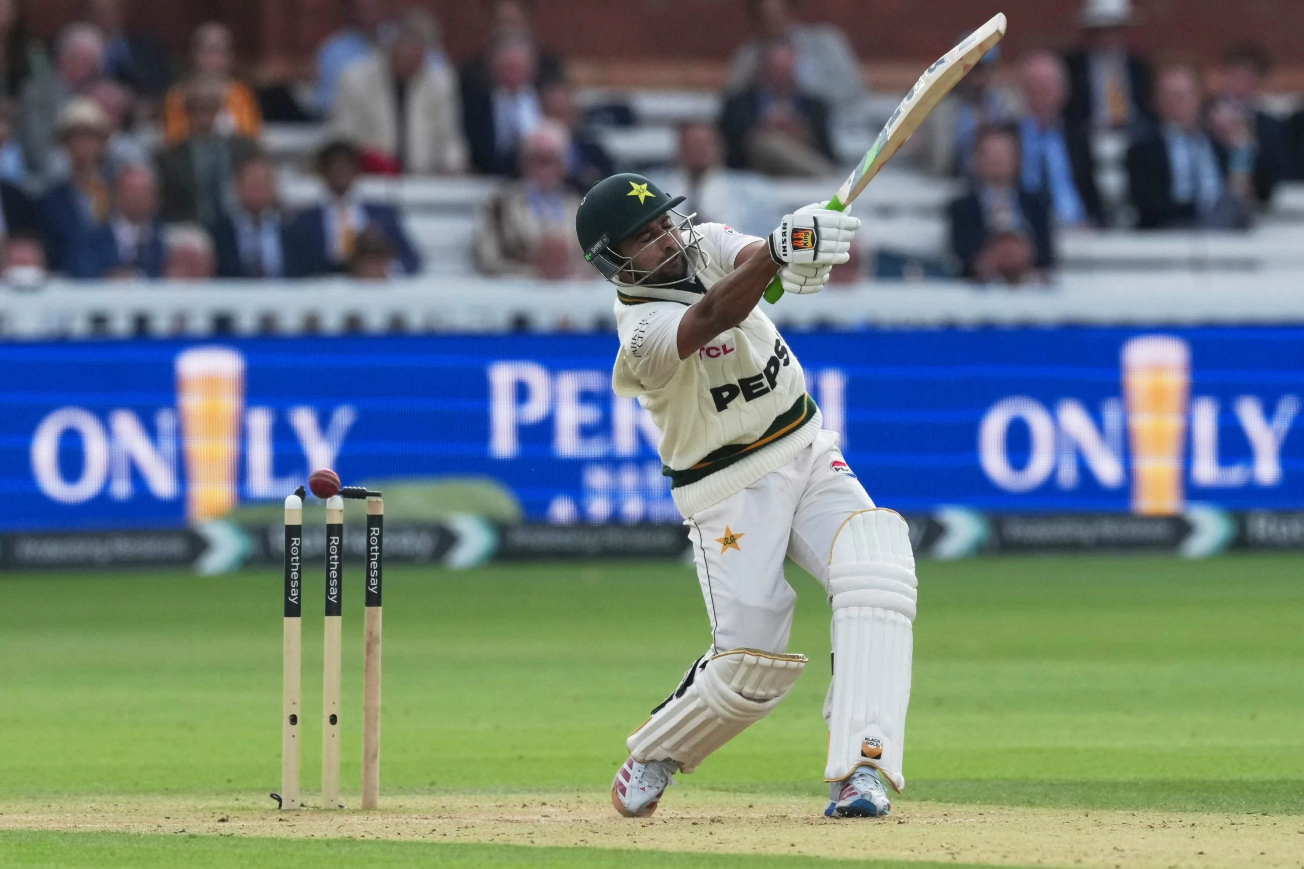 England thrash Pakistan by 194 runs for series win