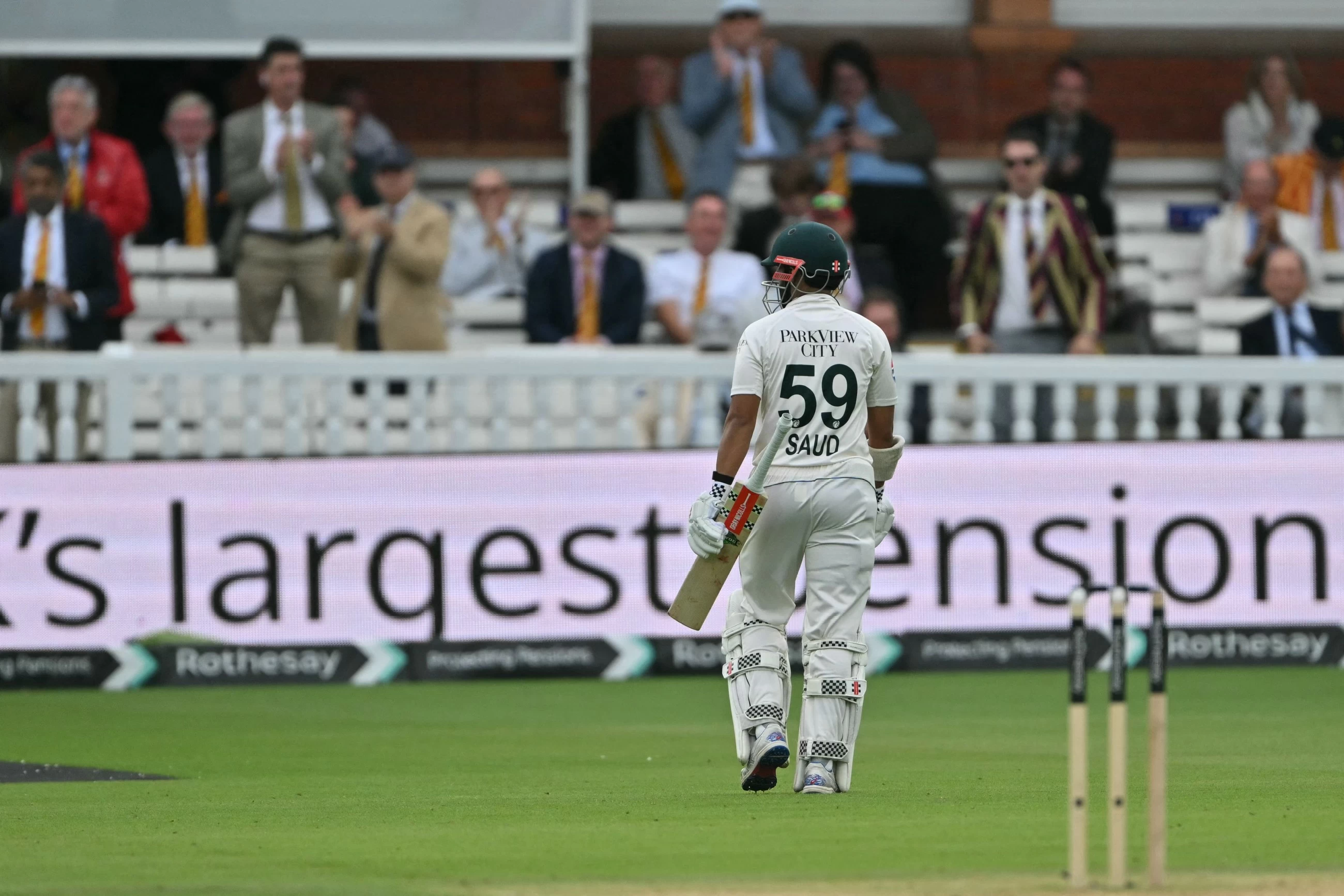 England thrash Pakistan by 194 runs for series win