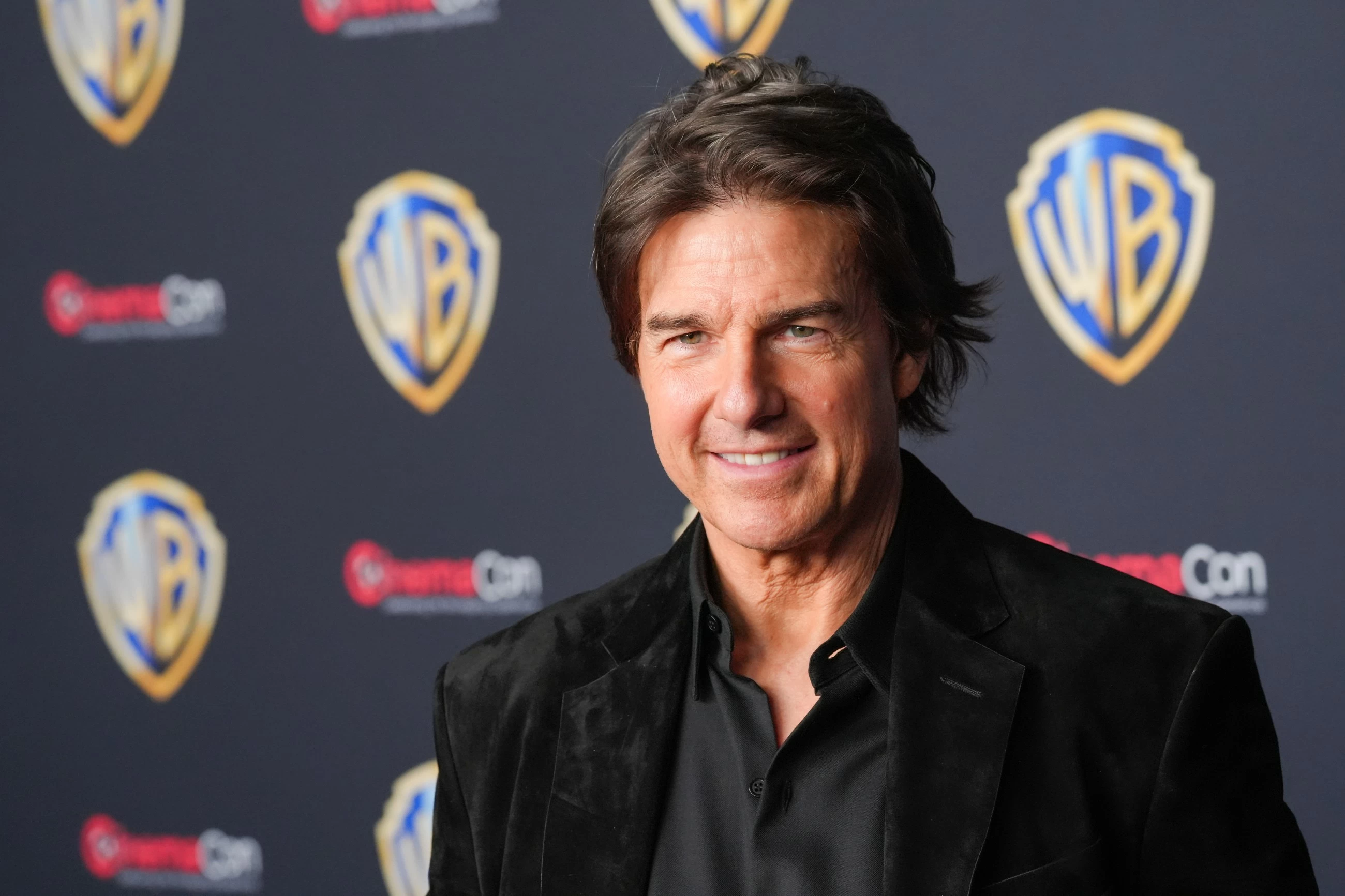 Gal Gadot hasn&rsquo;t yet received Tom Cruise's famous Christmas cake