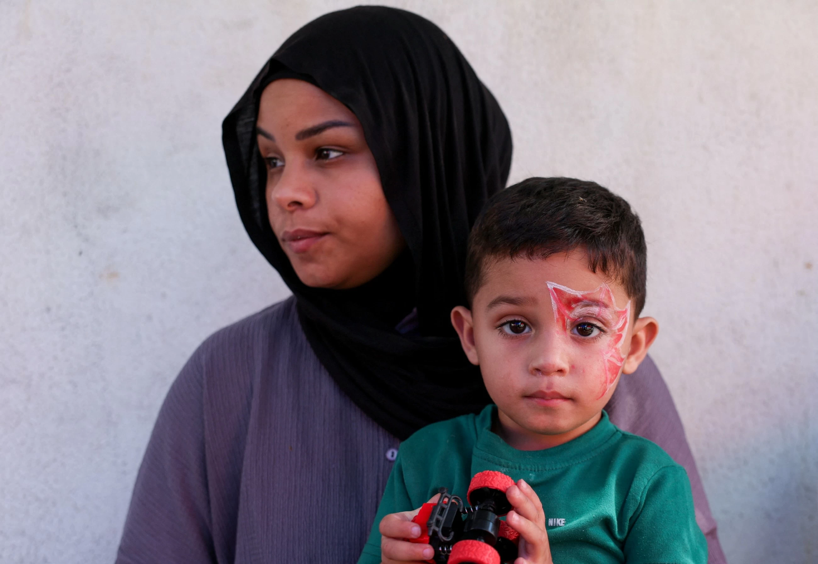 New school year for 100,000 Lebanese students at risk from war, says UN
