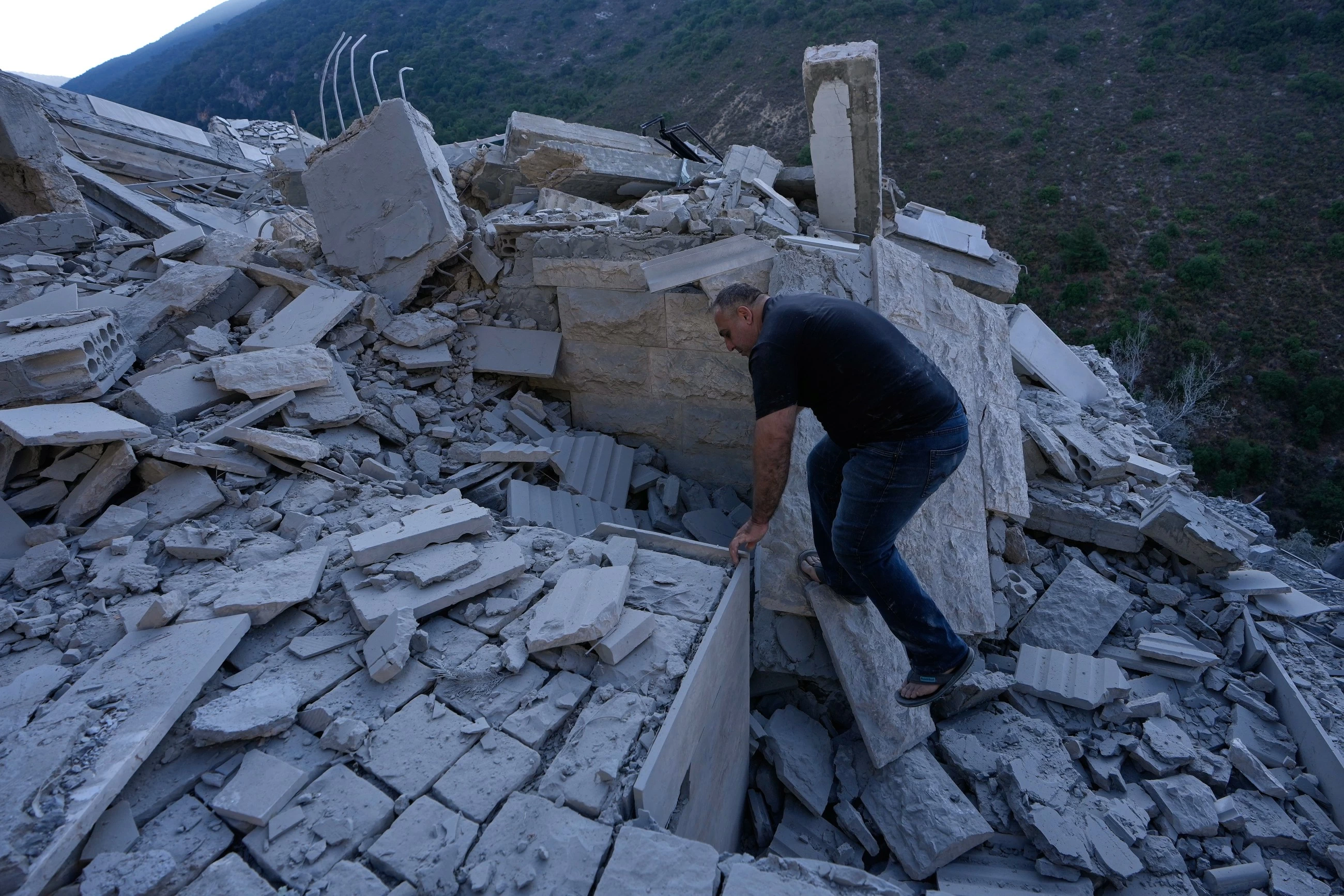 Israeli strikes on southern Lebanese town kill 11