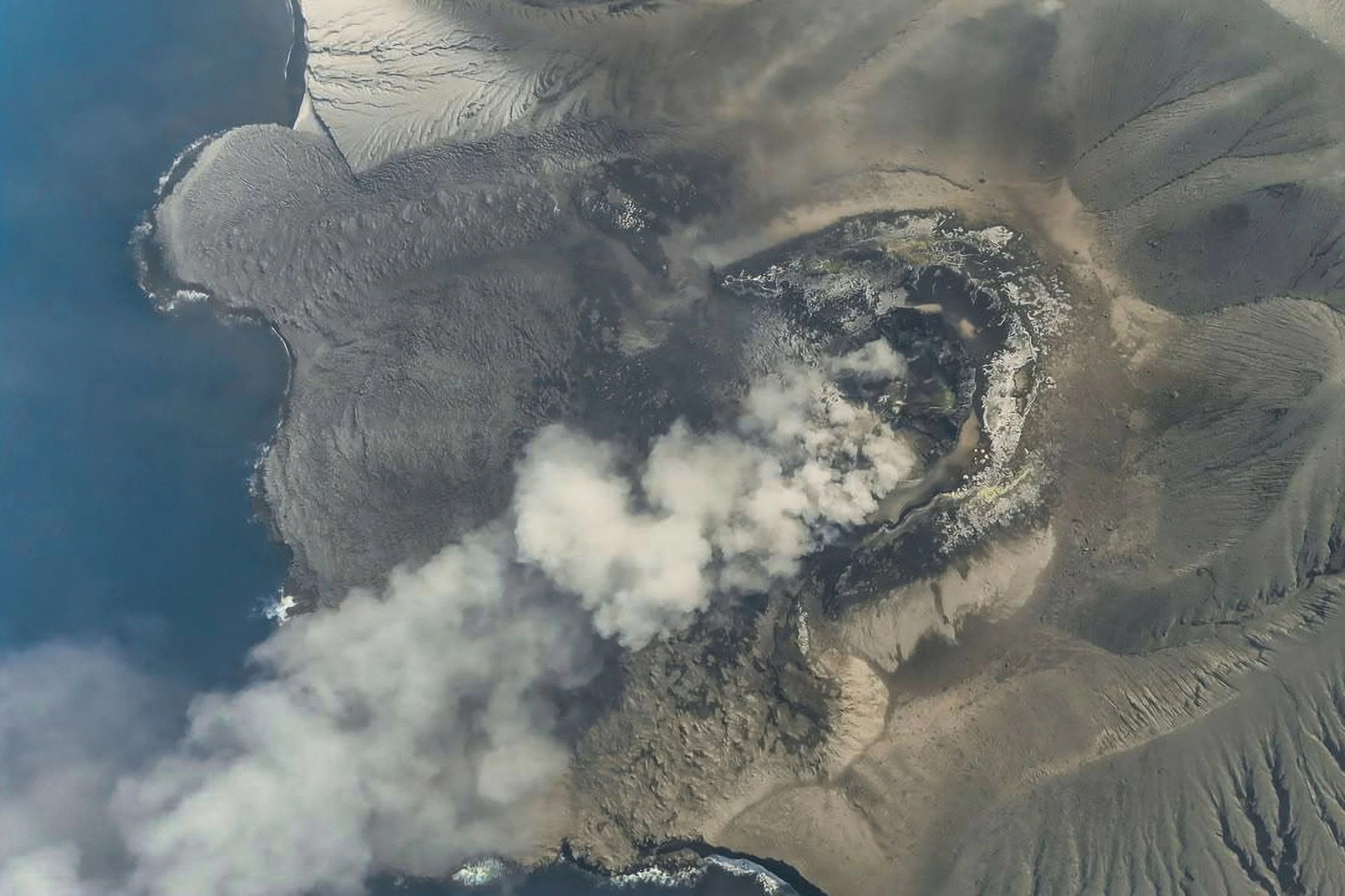 UAE advises Emiratis in Indonesia to remain vigilant about volcanic ash