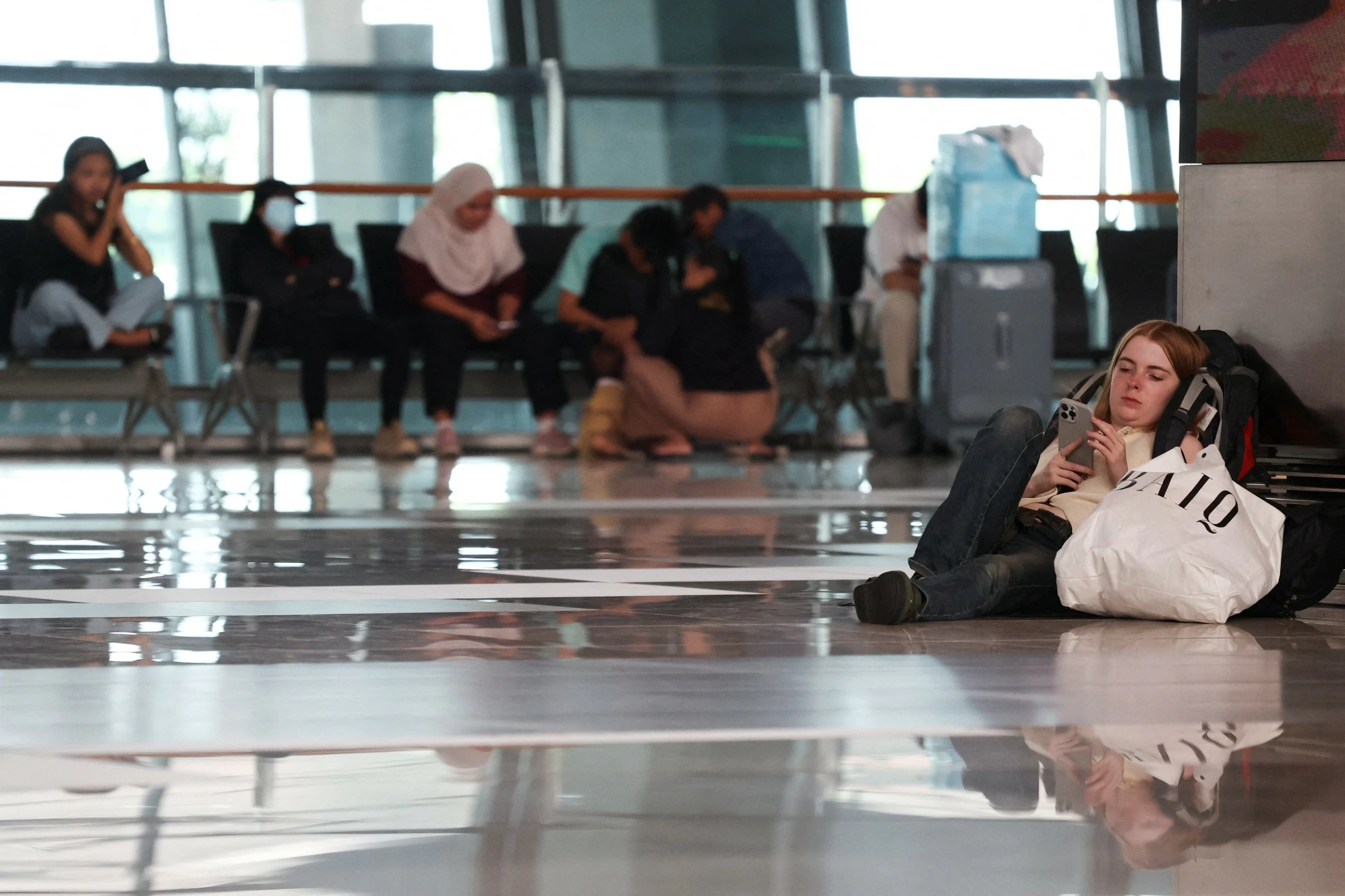 Over 341,000 travellers affected as 7 Indonesian airports remain shut due to volcanic ash