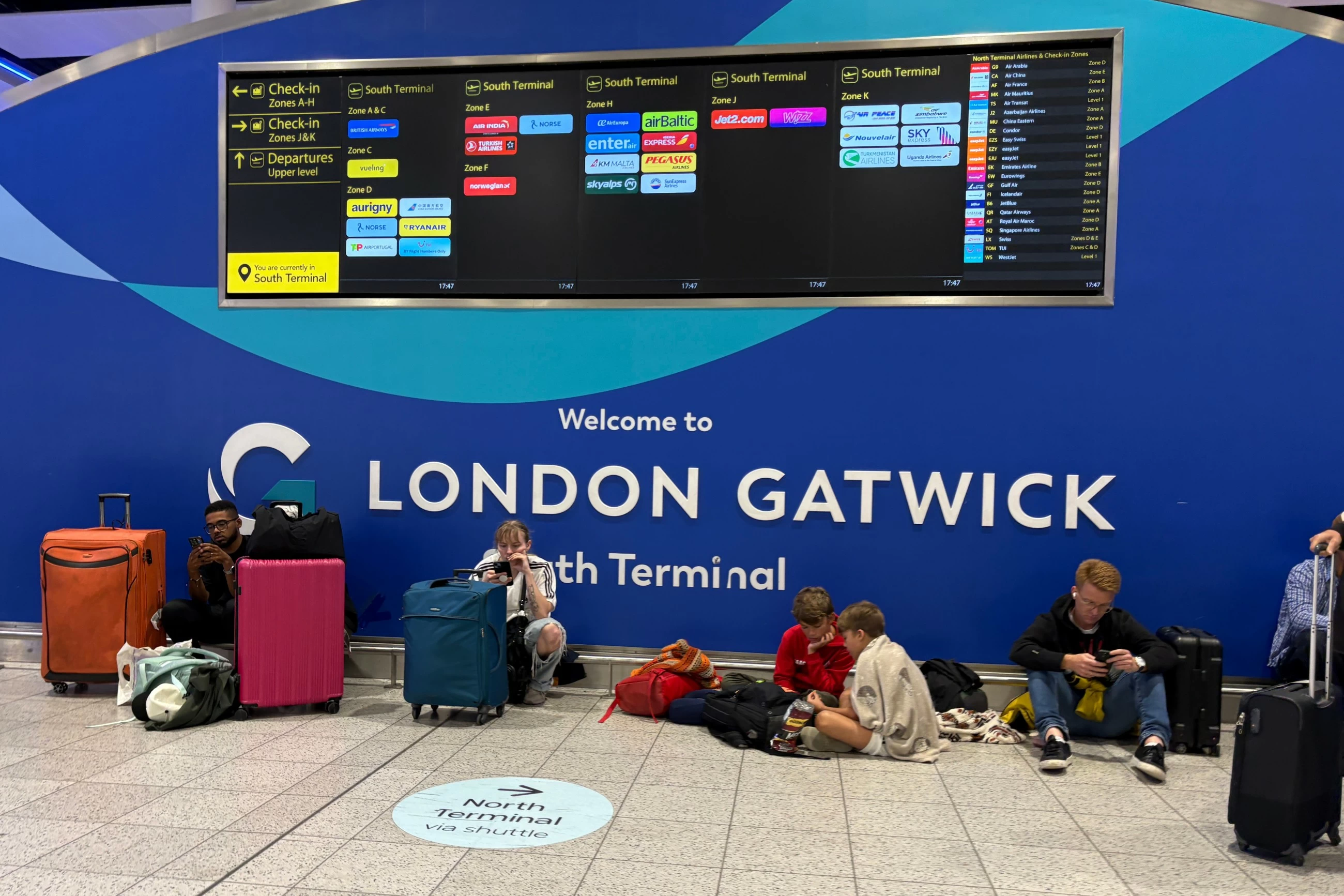 UK flights resume after major air traffic outage but airports warn of more disruption