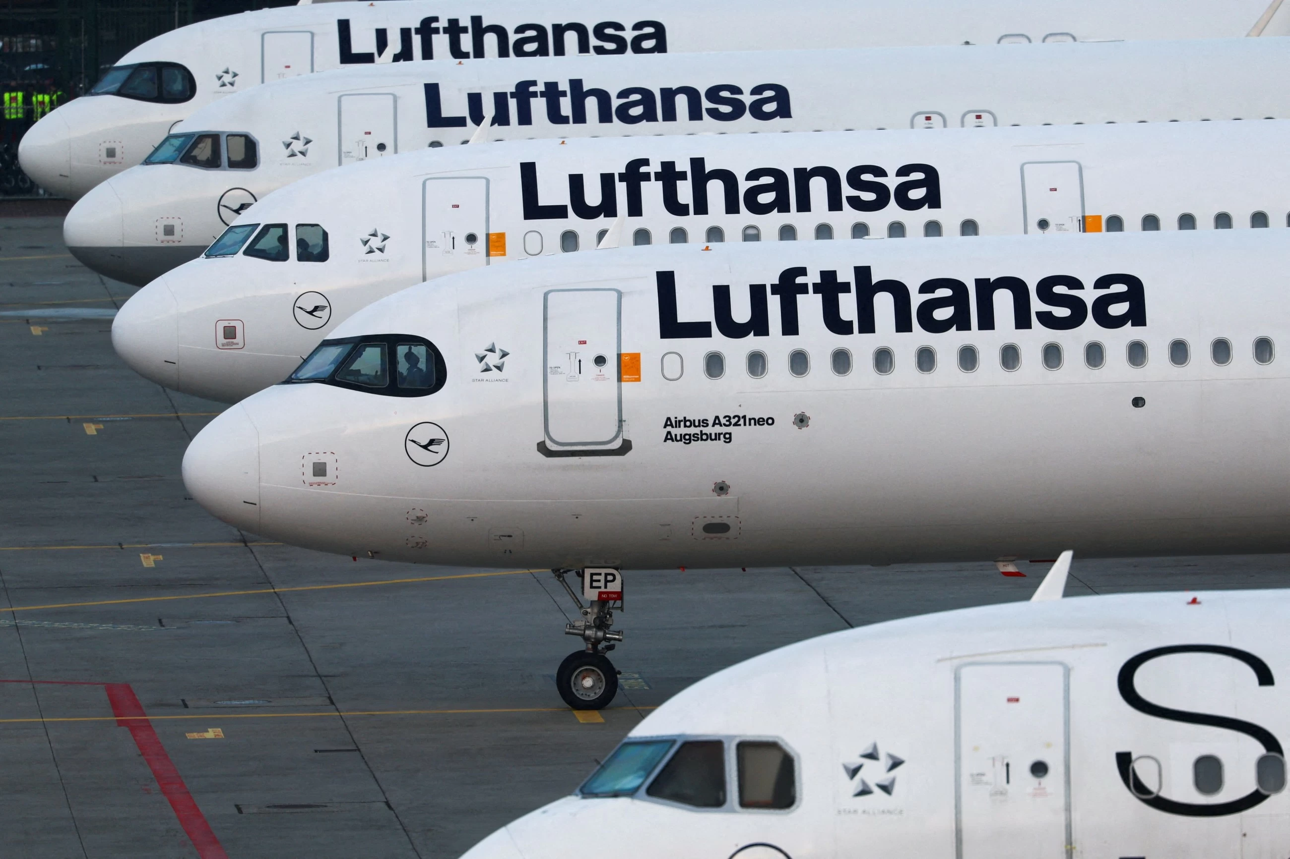 Wizz Air and  Lufthansa to resume services to Abu Dhabi and Dubai in October