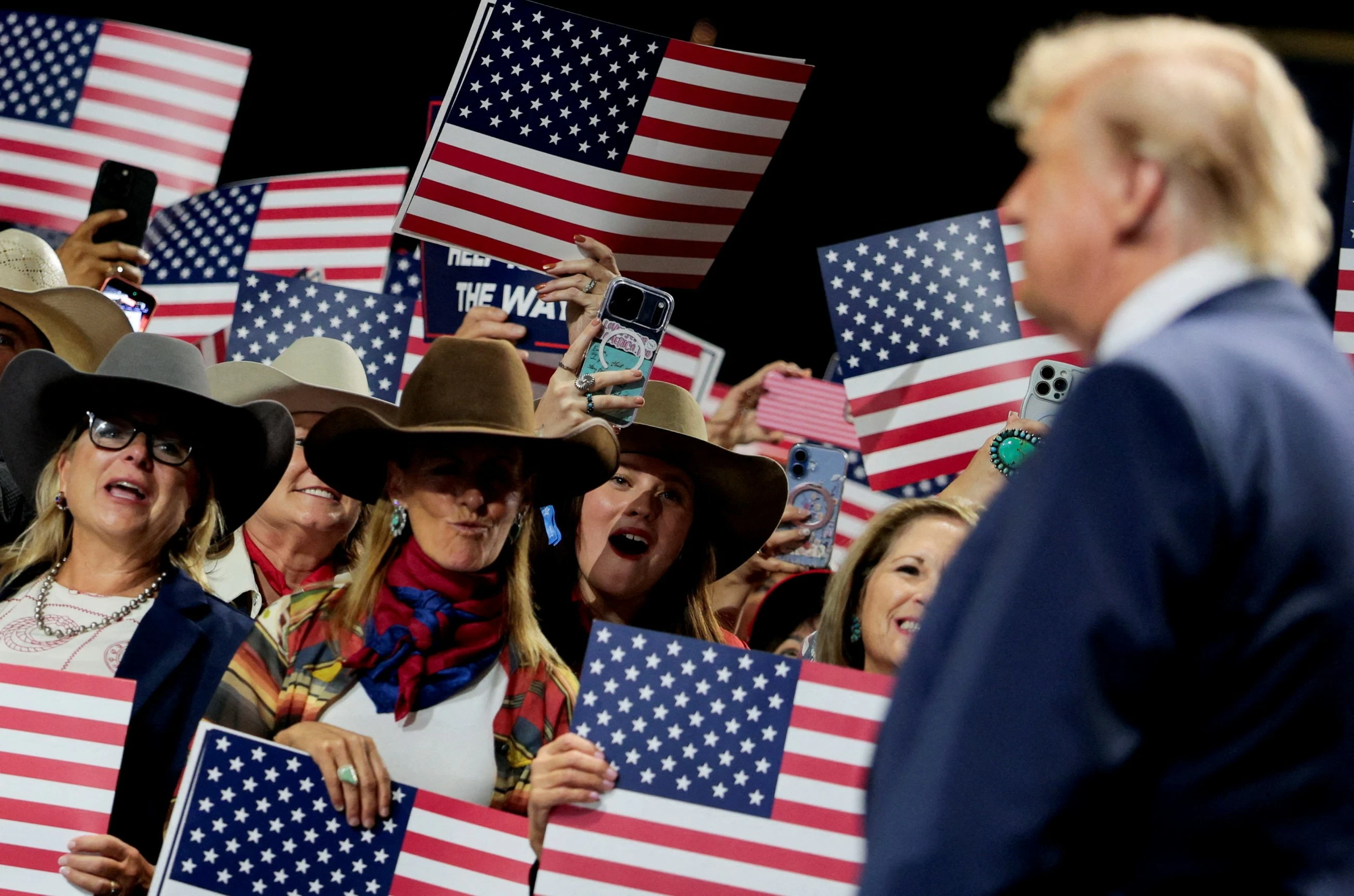 Trump promises Americans $5,000 if Republicans win Congress