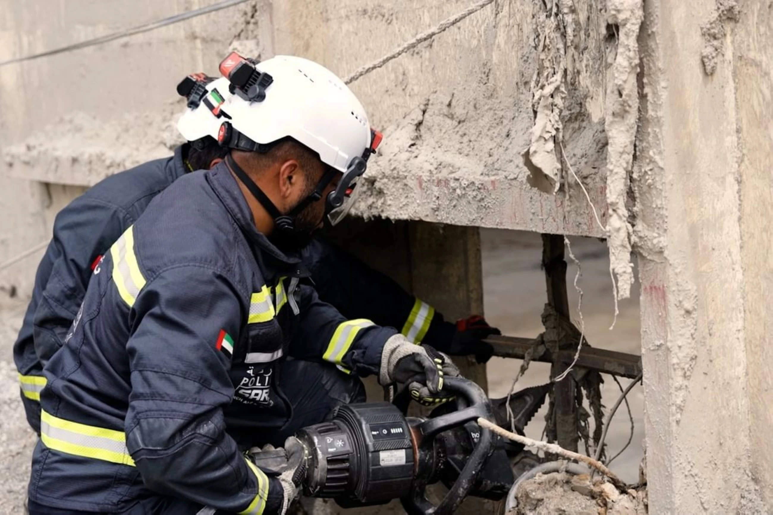 Such- und Rettungsteam der VAE findet zehn Vermisste und setzt Einsatz in ...