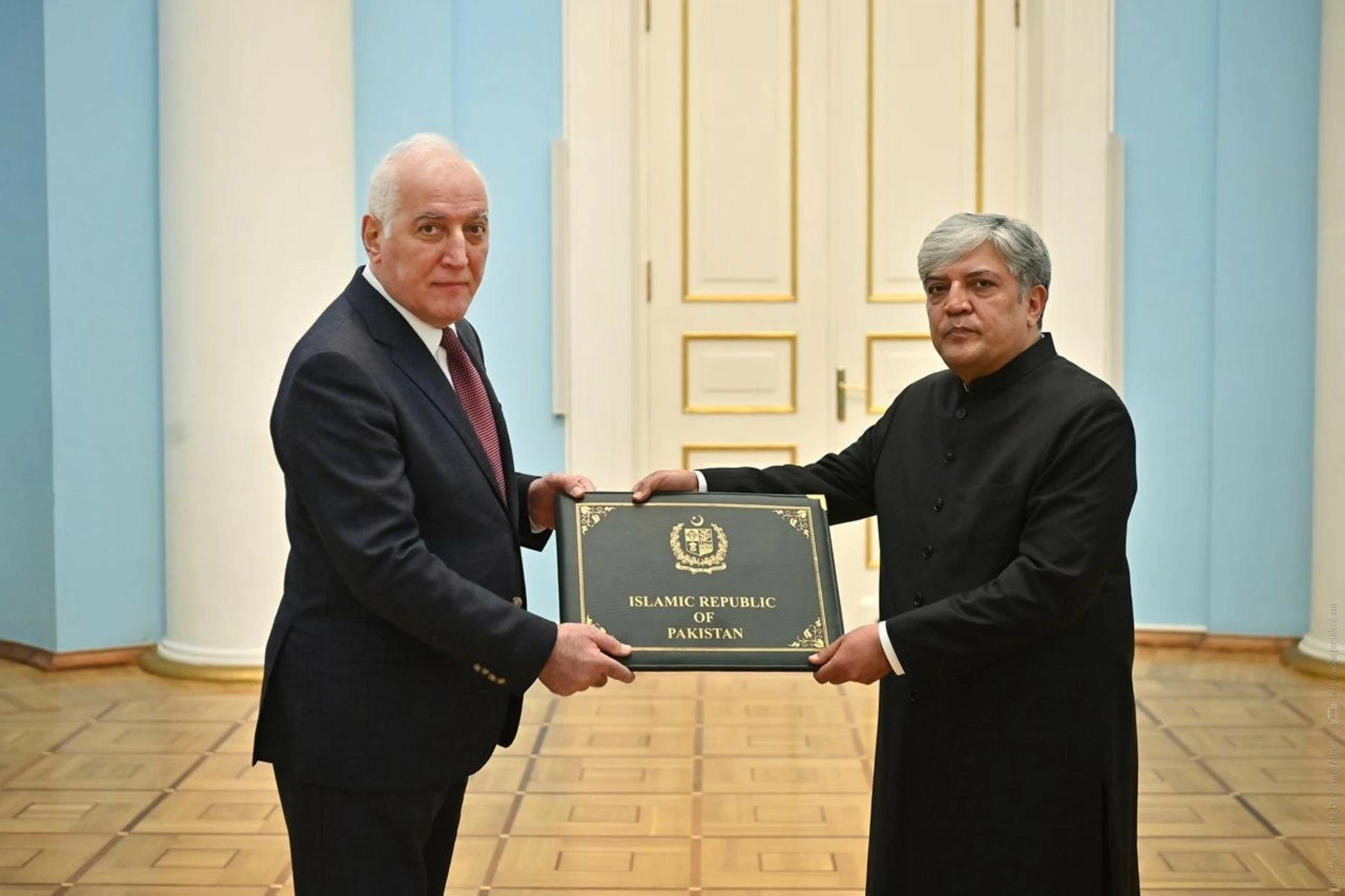Shafqat presents diplomatic credentials as Pakistan's first ambassador to Armenia