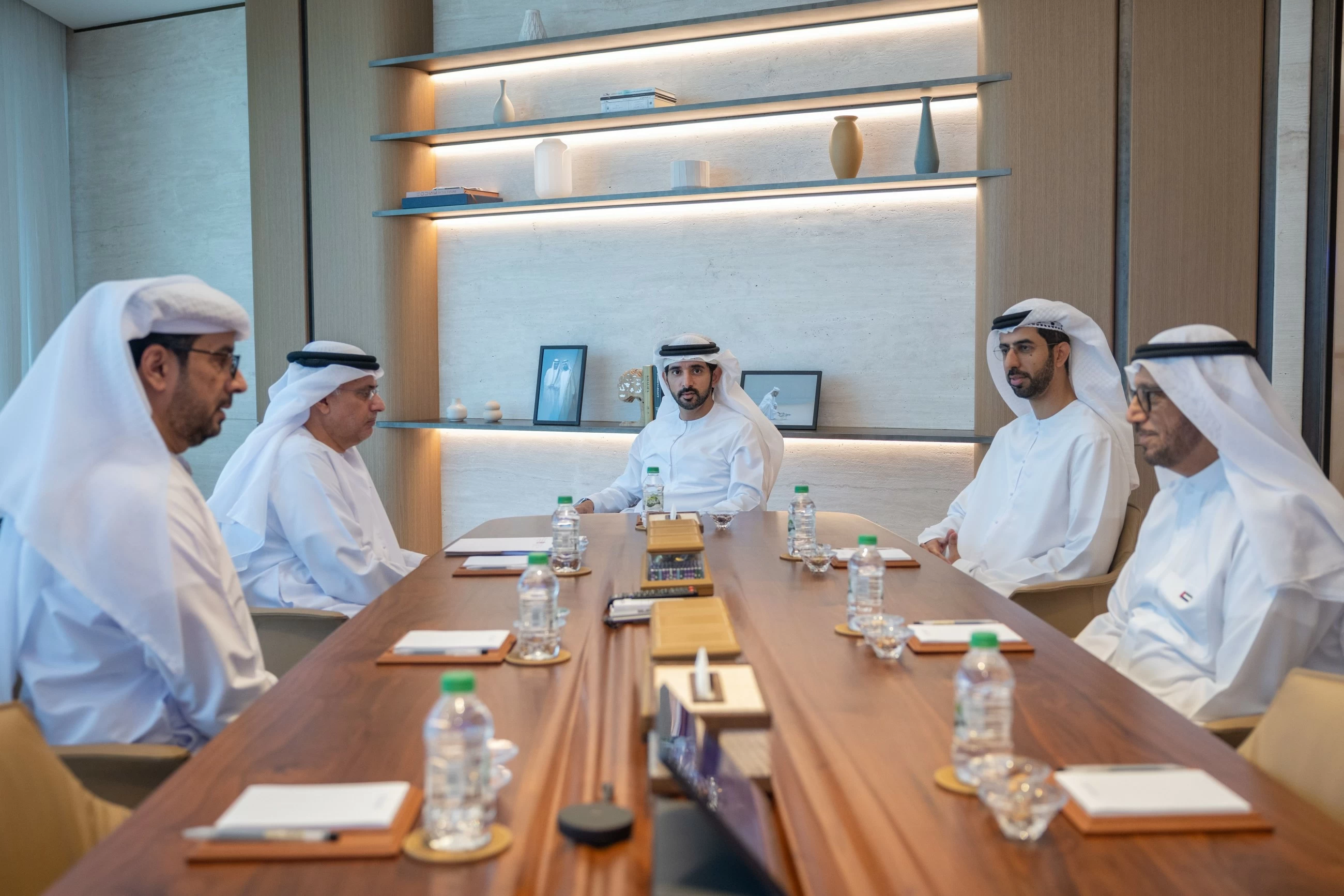 Sheikh Hamdan reviews Ministry of Human Resources and Emiratisation’s projects, initiatives
