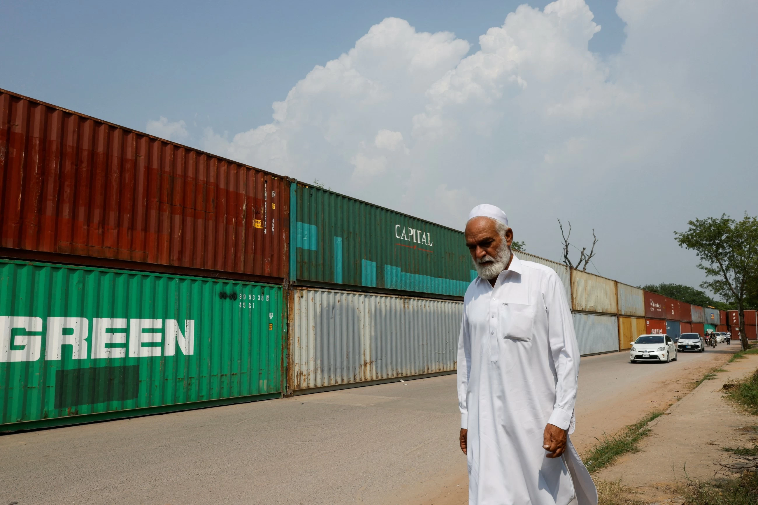 Pakistan deploys additional 35,000 security forces, shuts 2 major highways ahead of Sept.27 march