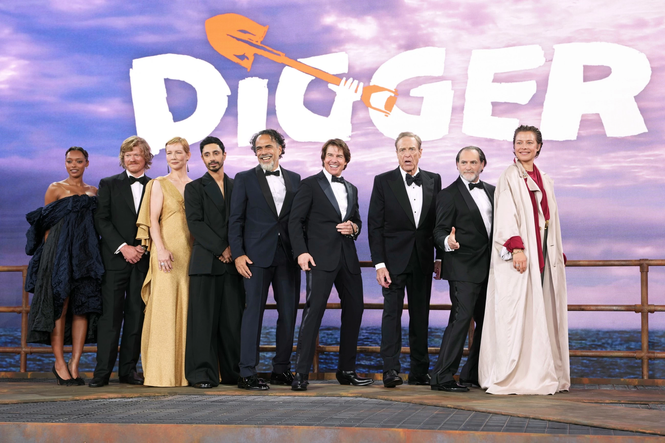Tom Cruise bowls over Kate and William at premiere of 'Digger'