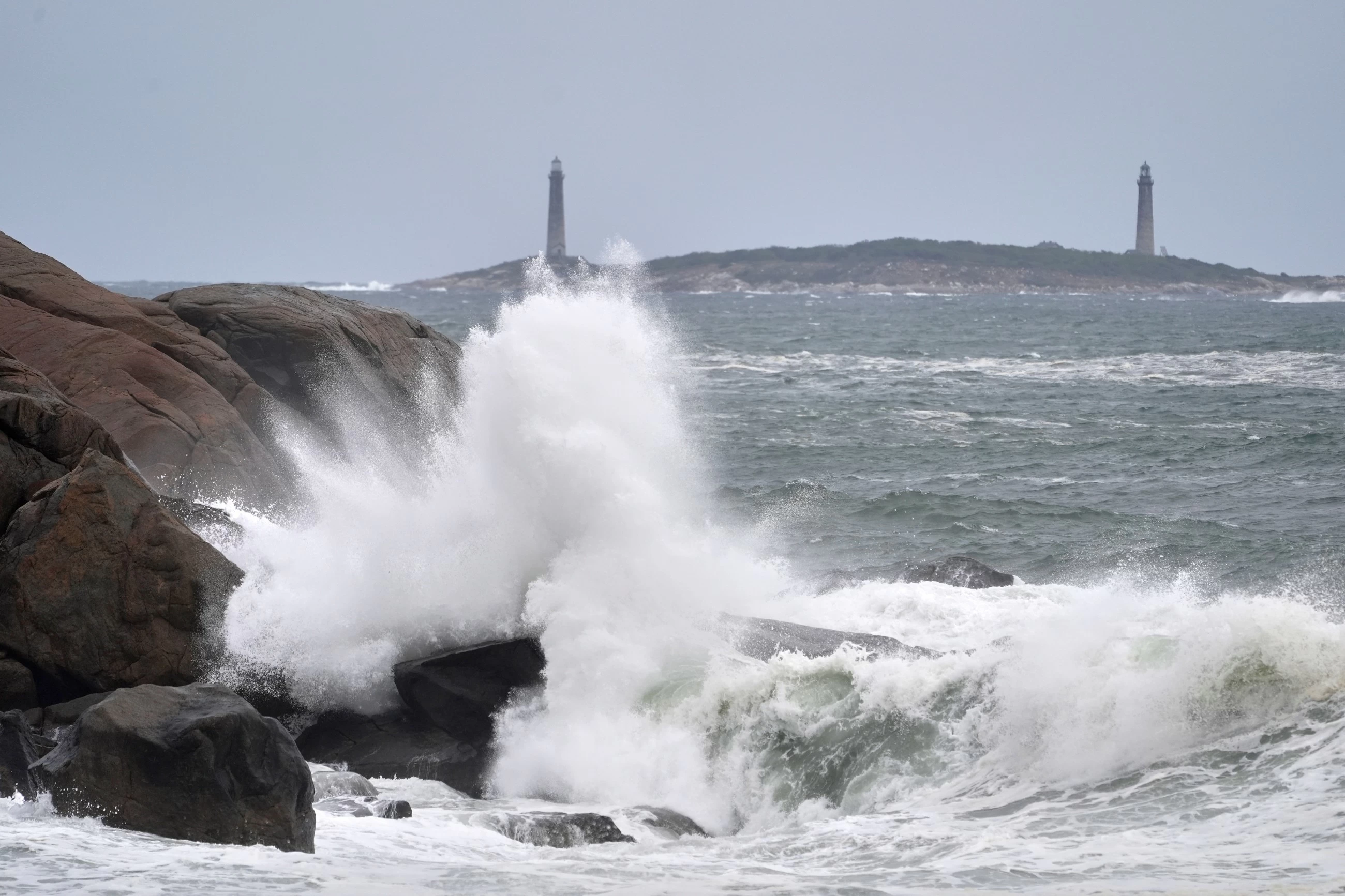 Thousands without power as nor'easter hits US, over 200 flights to and from New York and Boston cancelled