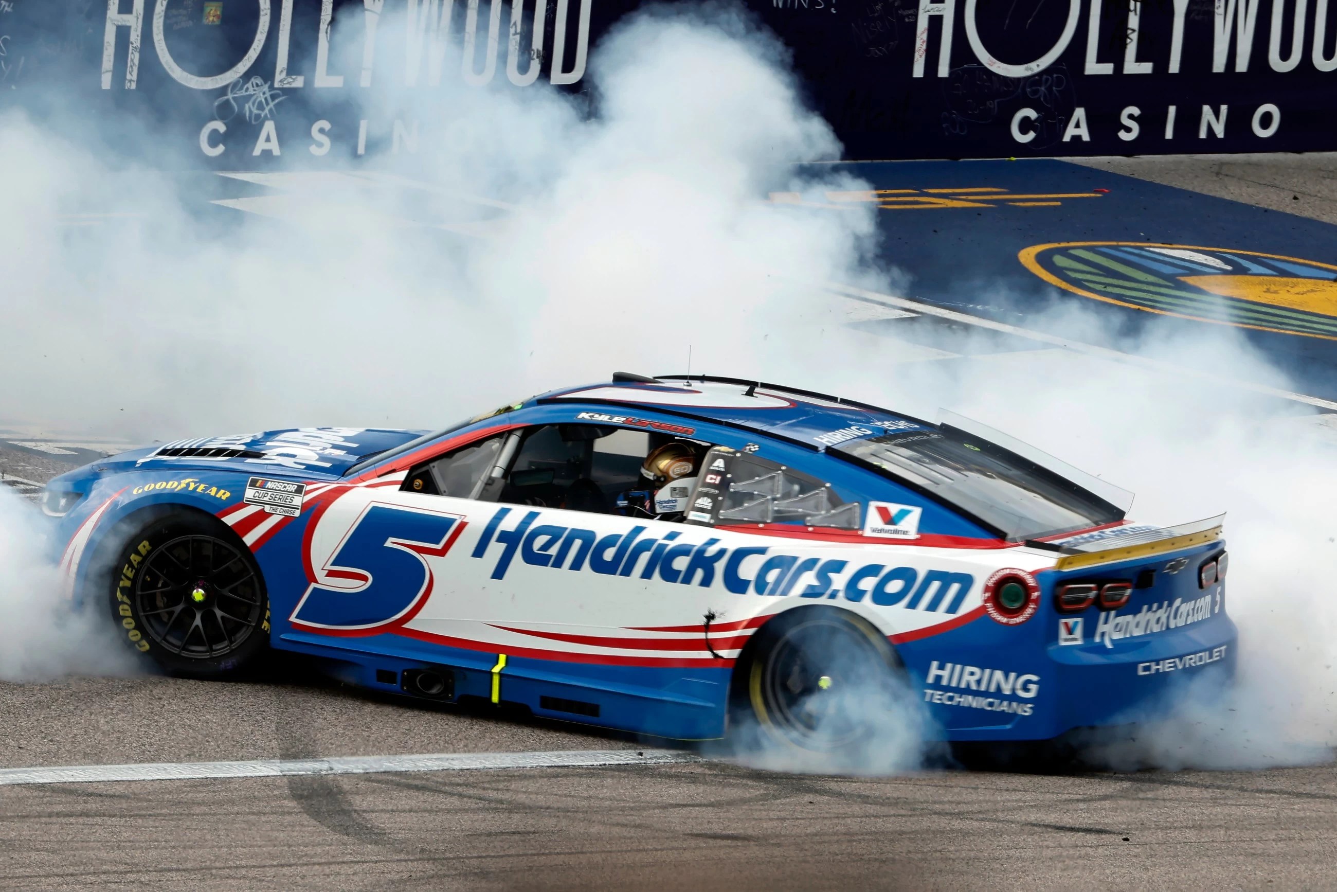 Kyle Larson storms to a dominant Kansas win, tightening his grip on the NASCAR Cup Series title race