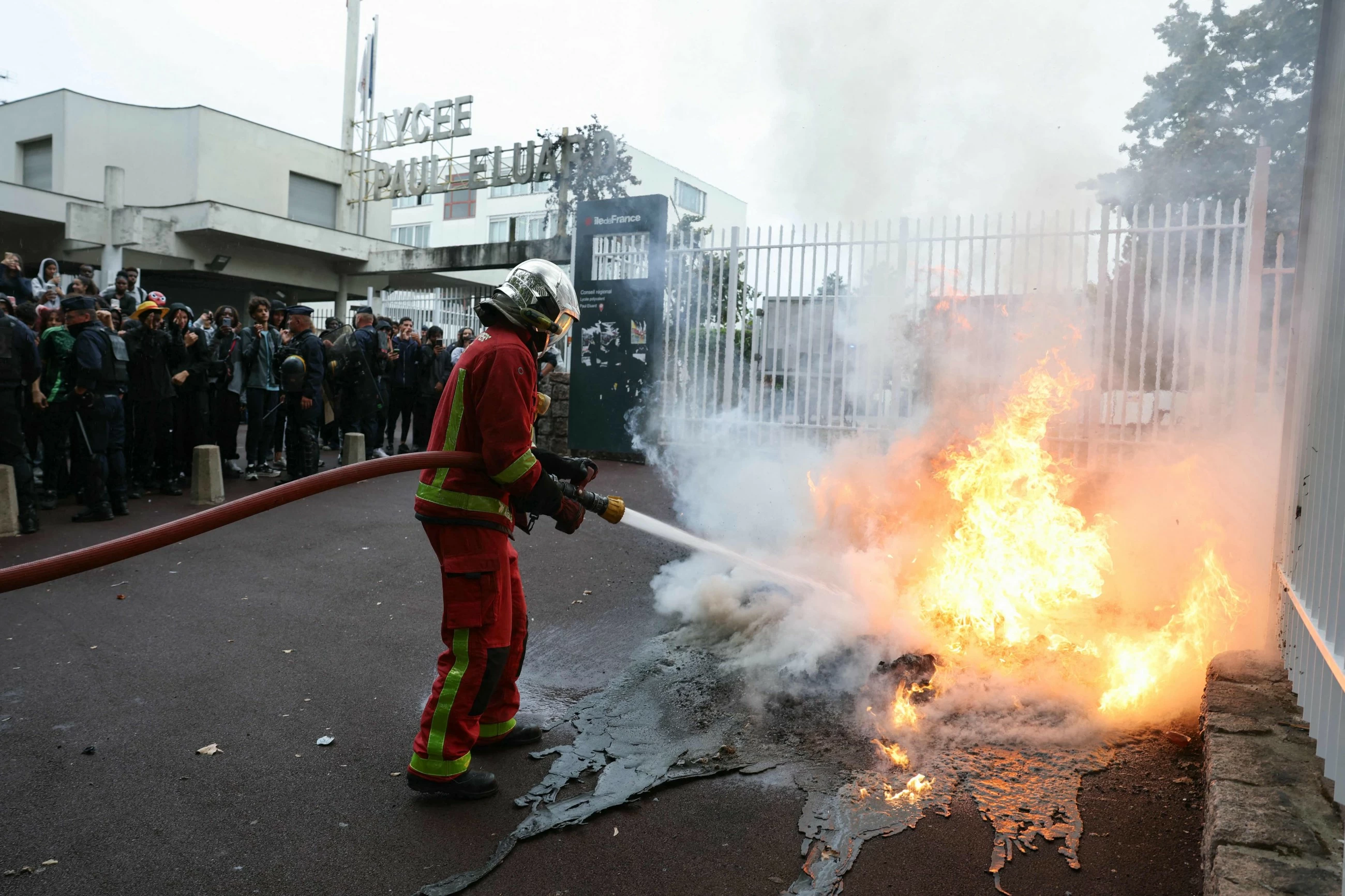 Injuries and arrests as students keep up blockade of French schools