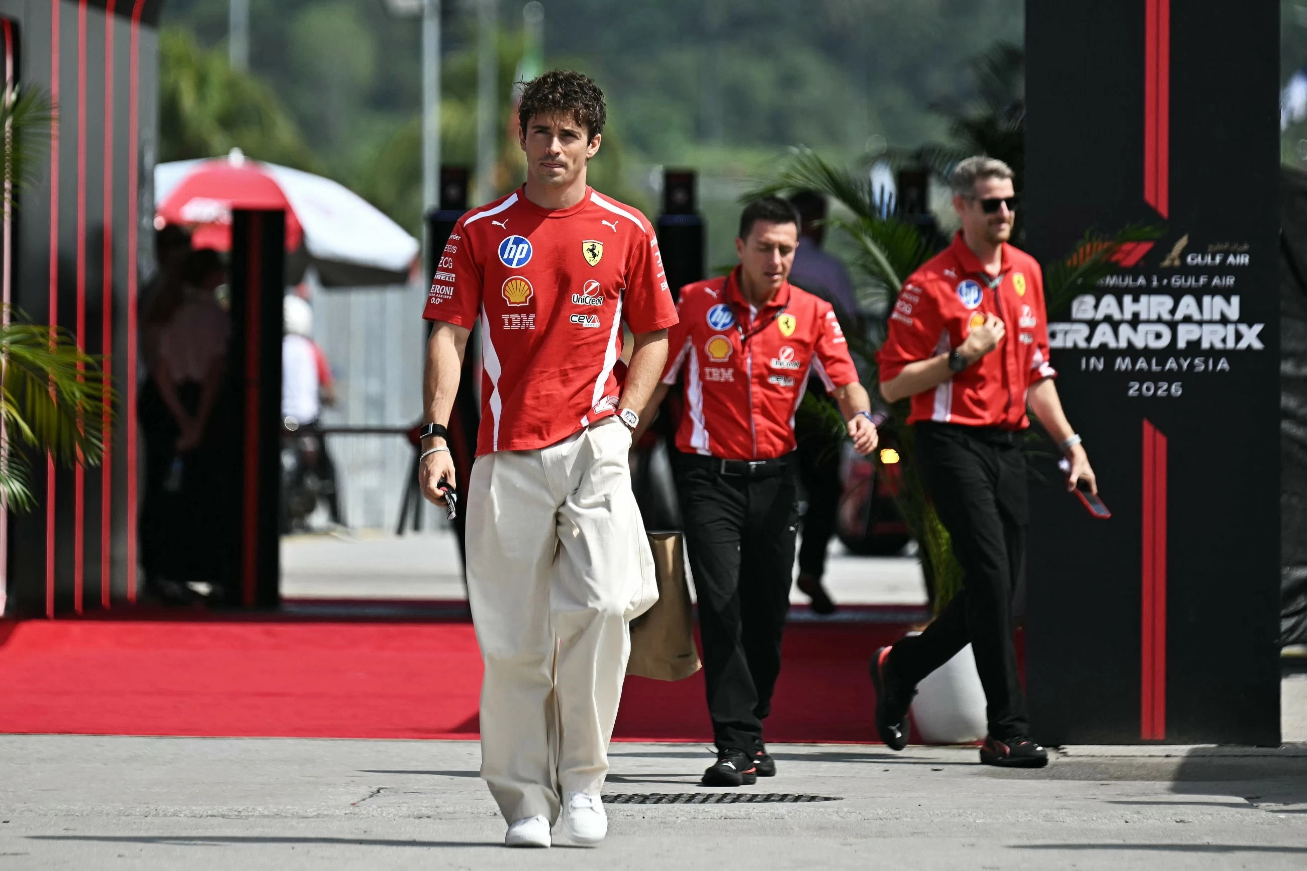 Ferraris Leclerc gibt beim Training in Sepang das Tempo vor