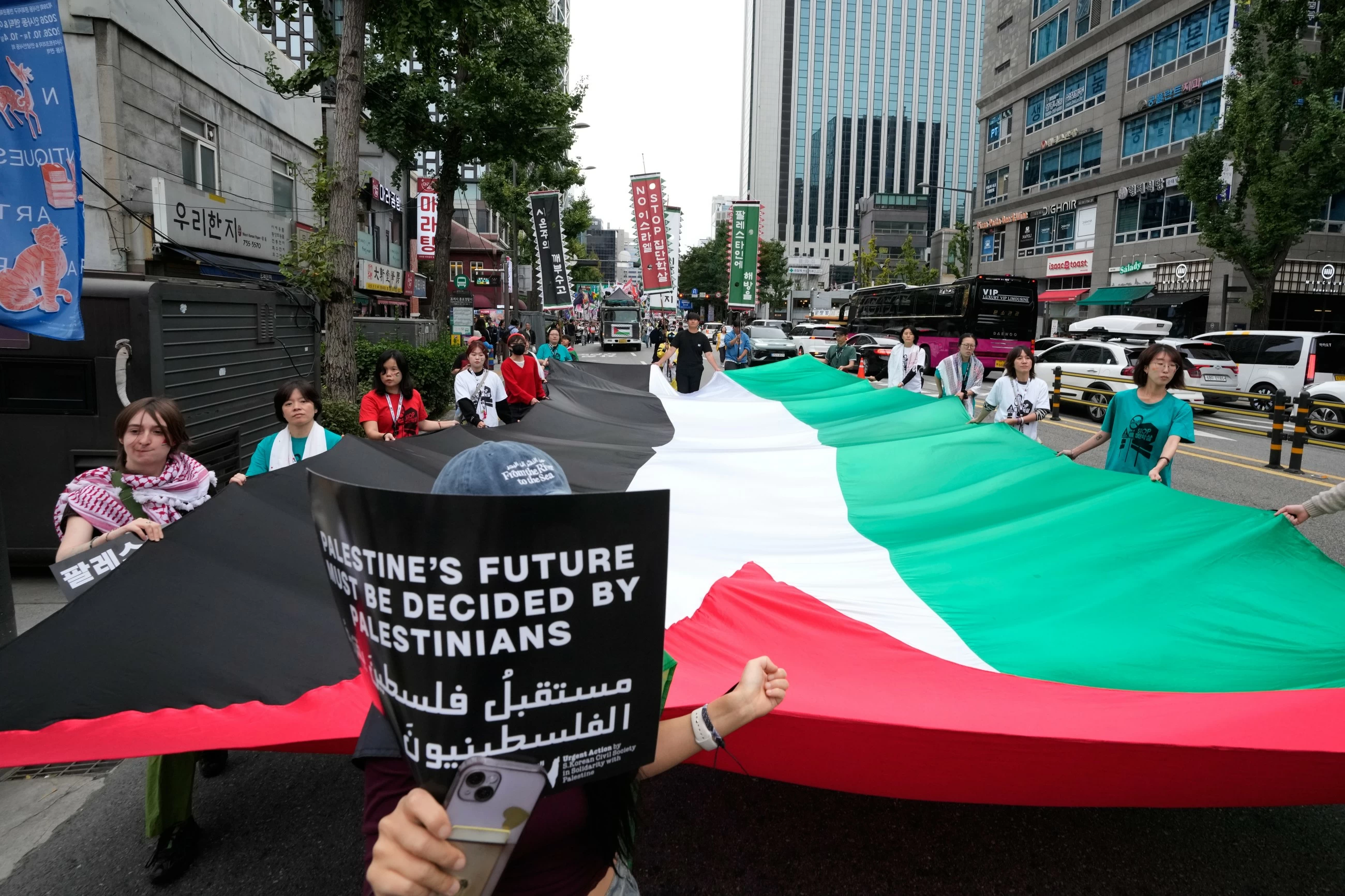'Delay after delay' marks aid to Gaza through Israel, says WHO