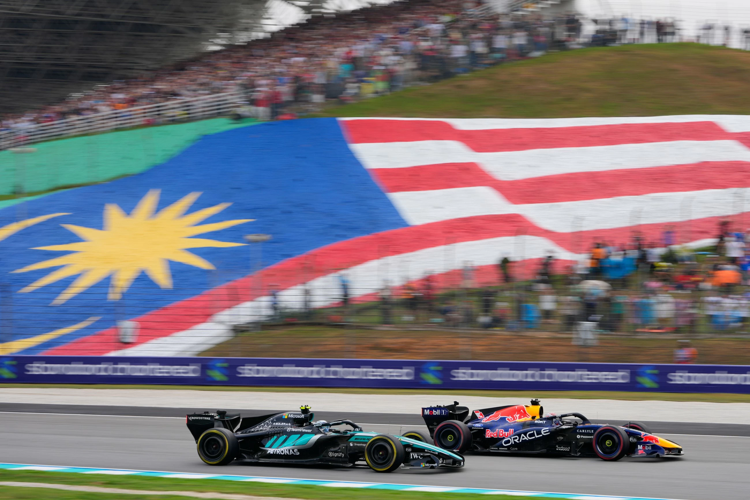 Verstappen beats Antonelli to claim first win of year in chaotic F1&rsquo;s Bahrain GP in Malaysia