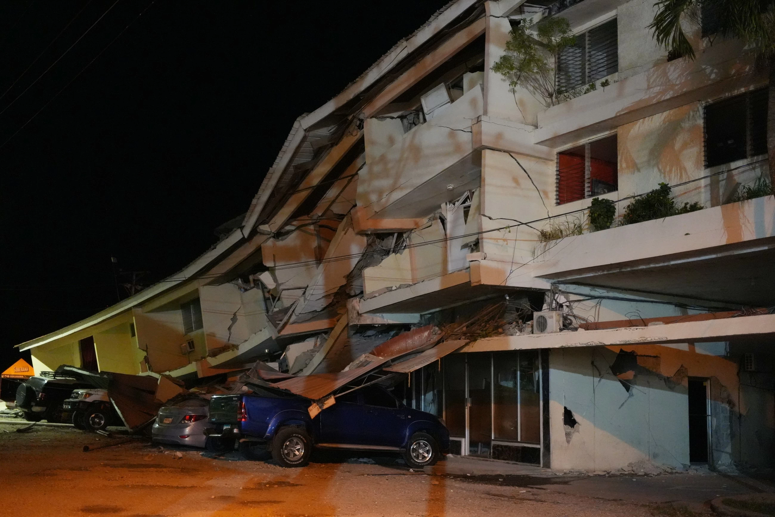 Powerful earthquakes rock Panama