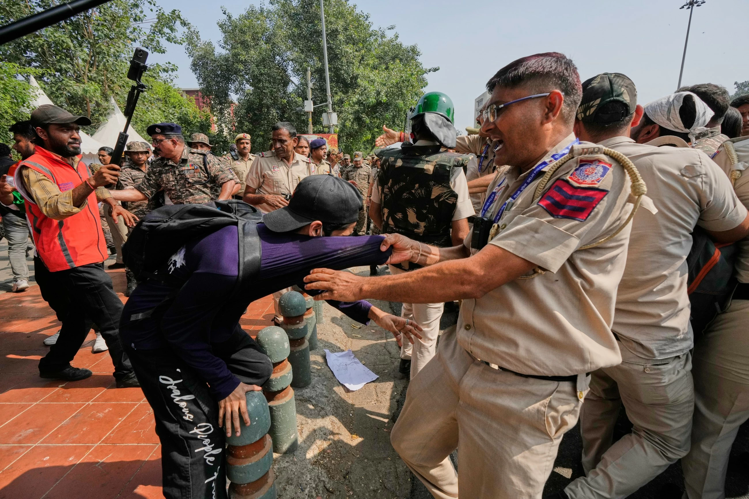 1,000 protesters including Cockroach leaders detained across Delhi, 45 Metro stations shut, trains cancelled