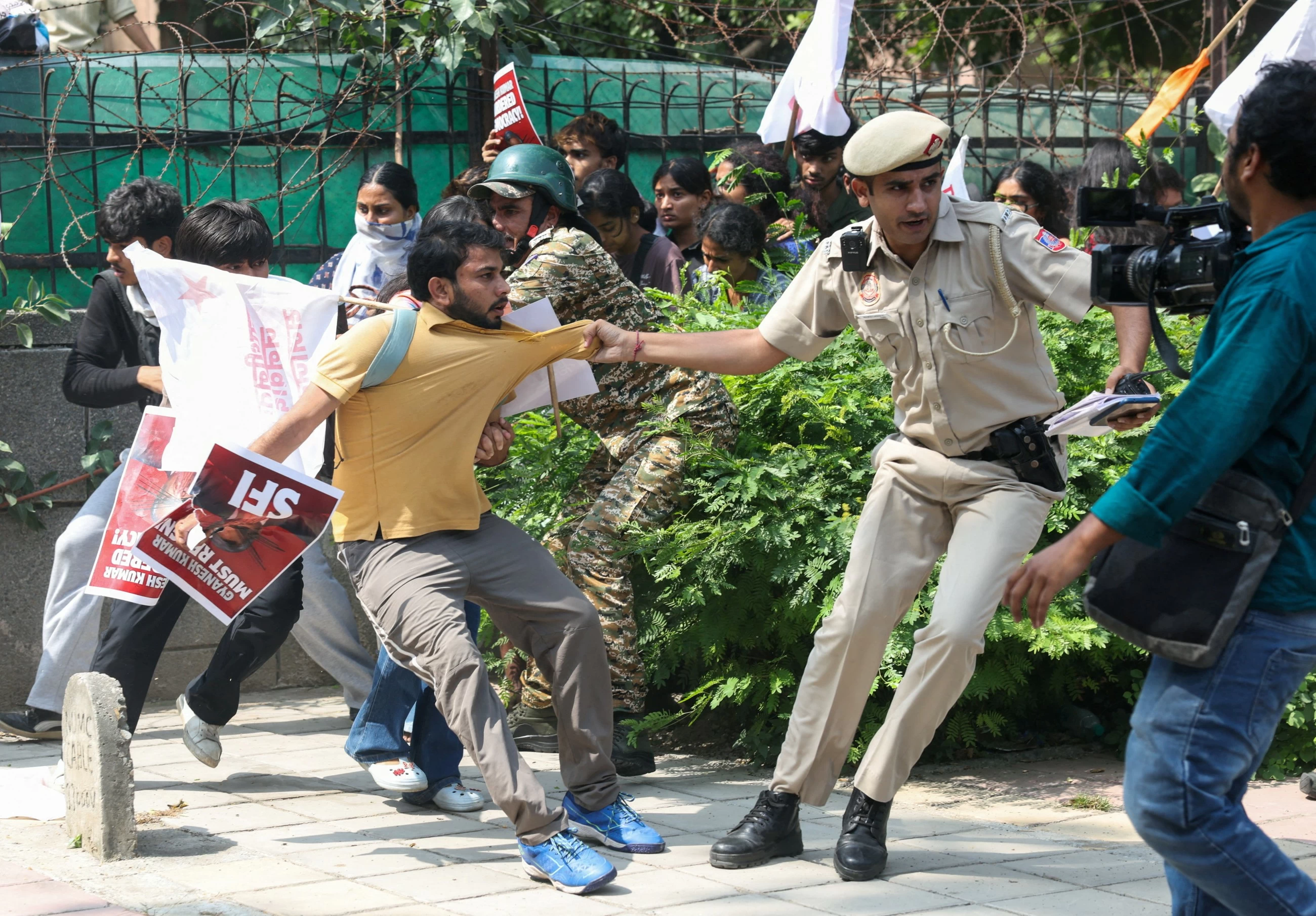 1,000 protesters including Cockroach leaders detained across Delhi, 45 Metro stations shut, trains cancelled