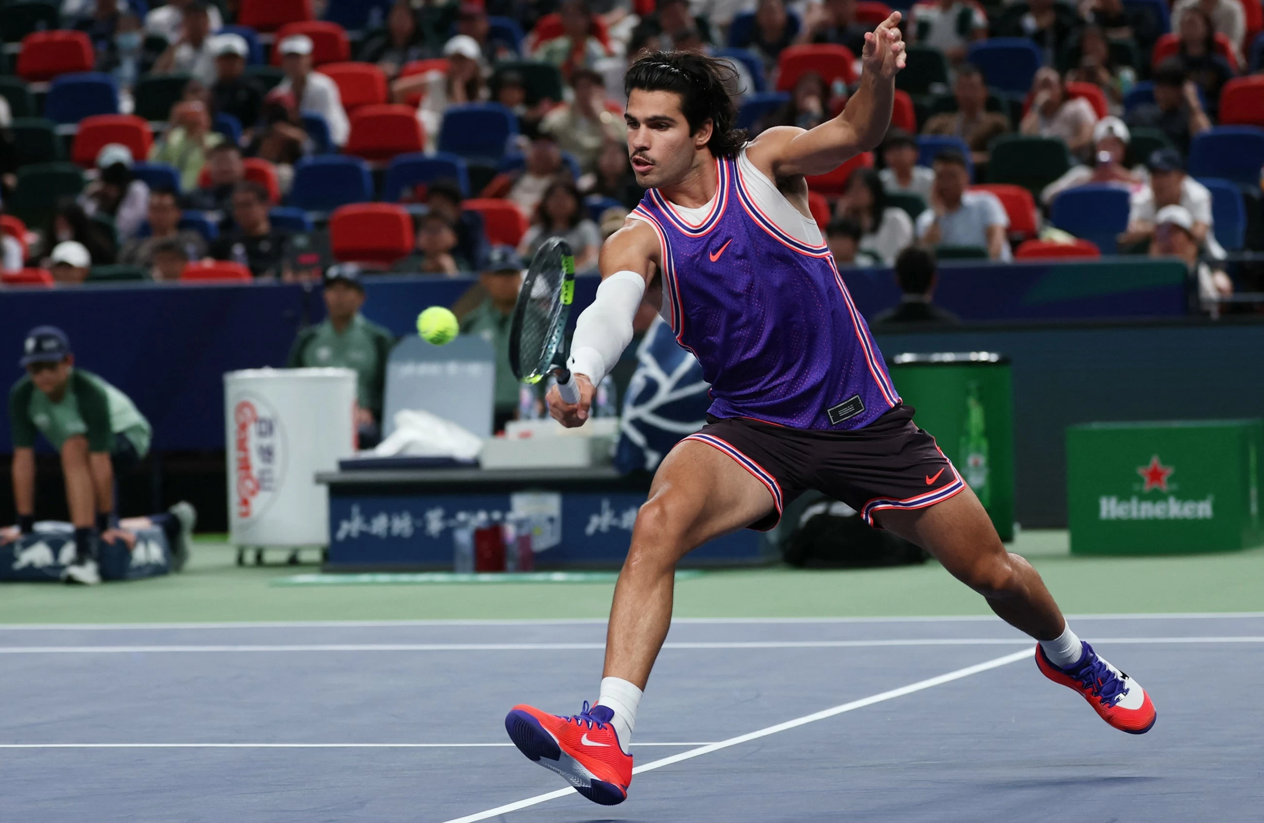 Alcaraz advances in Shanghai; Zheng to face Andreeva in China Open final