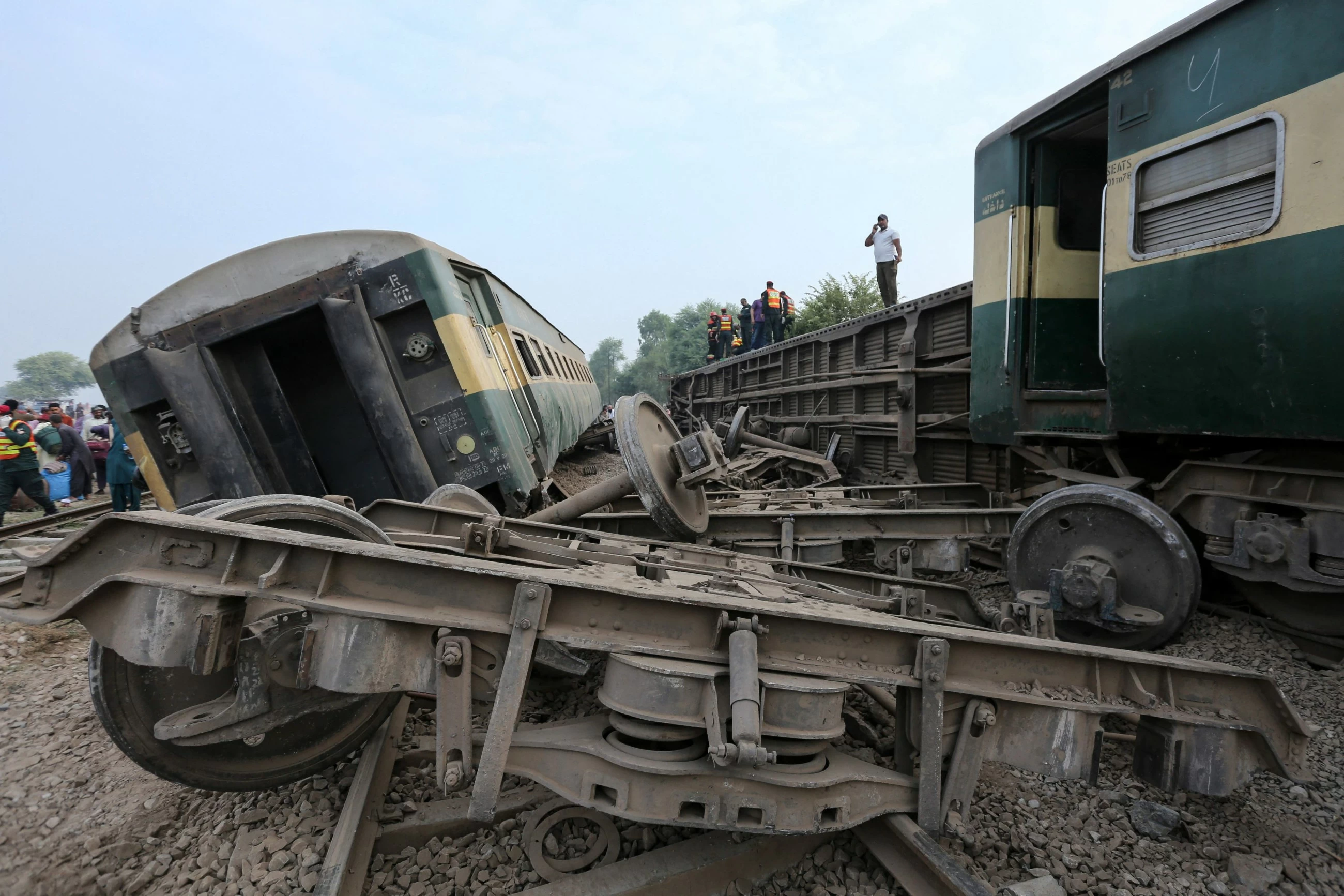 Pakistan train derailment kills four