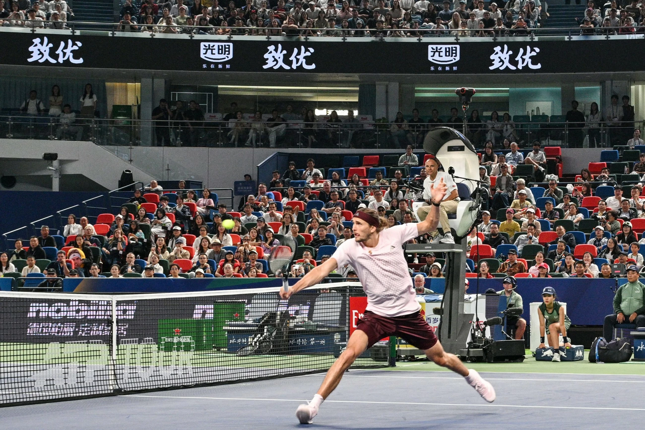 Zverev trotzt körperlichen Problemen, besiegt Bublik und zieht neben Gea ...