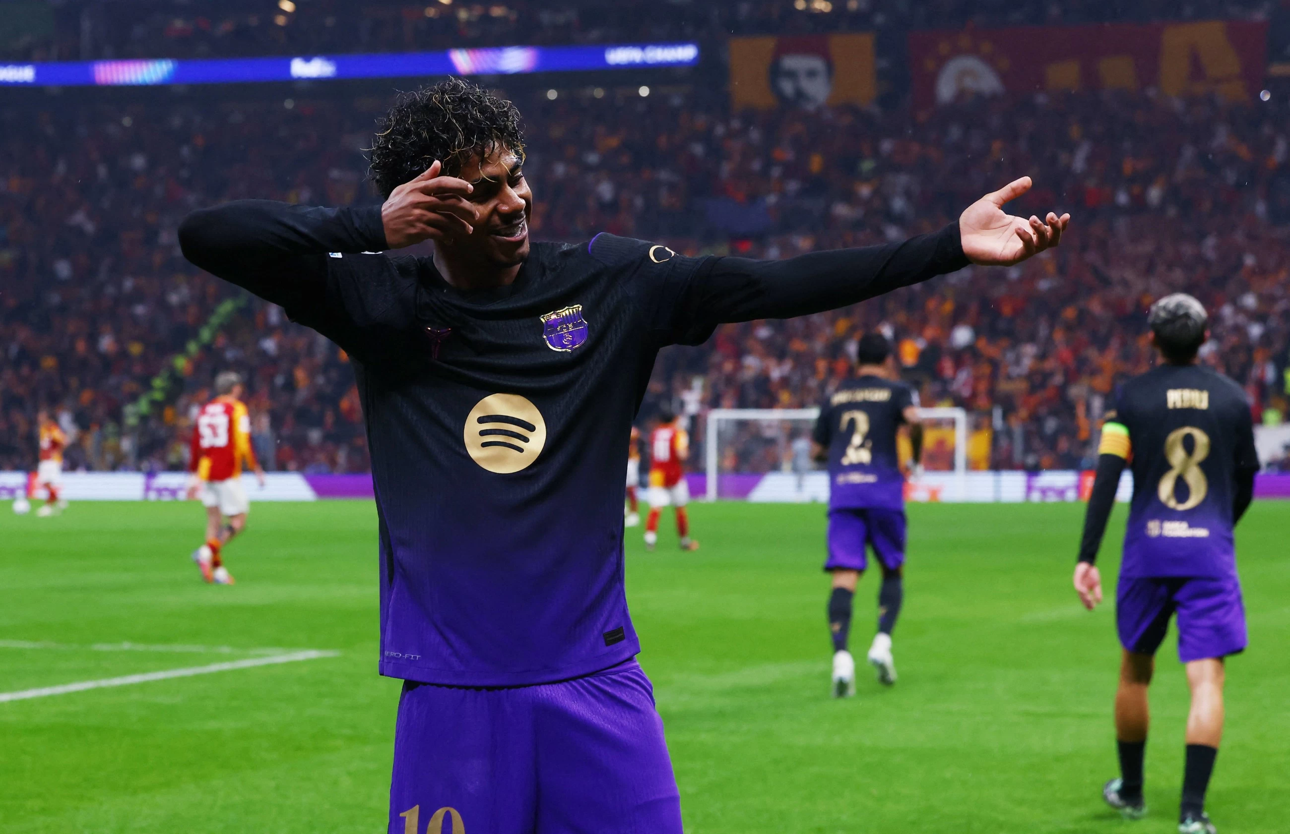 Atletico pile more misery on stuttering United, underdogs Viking deny ...