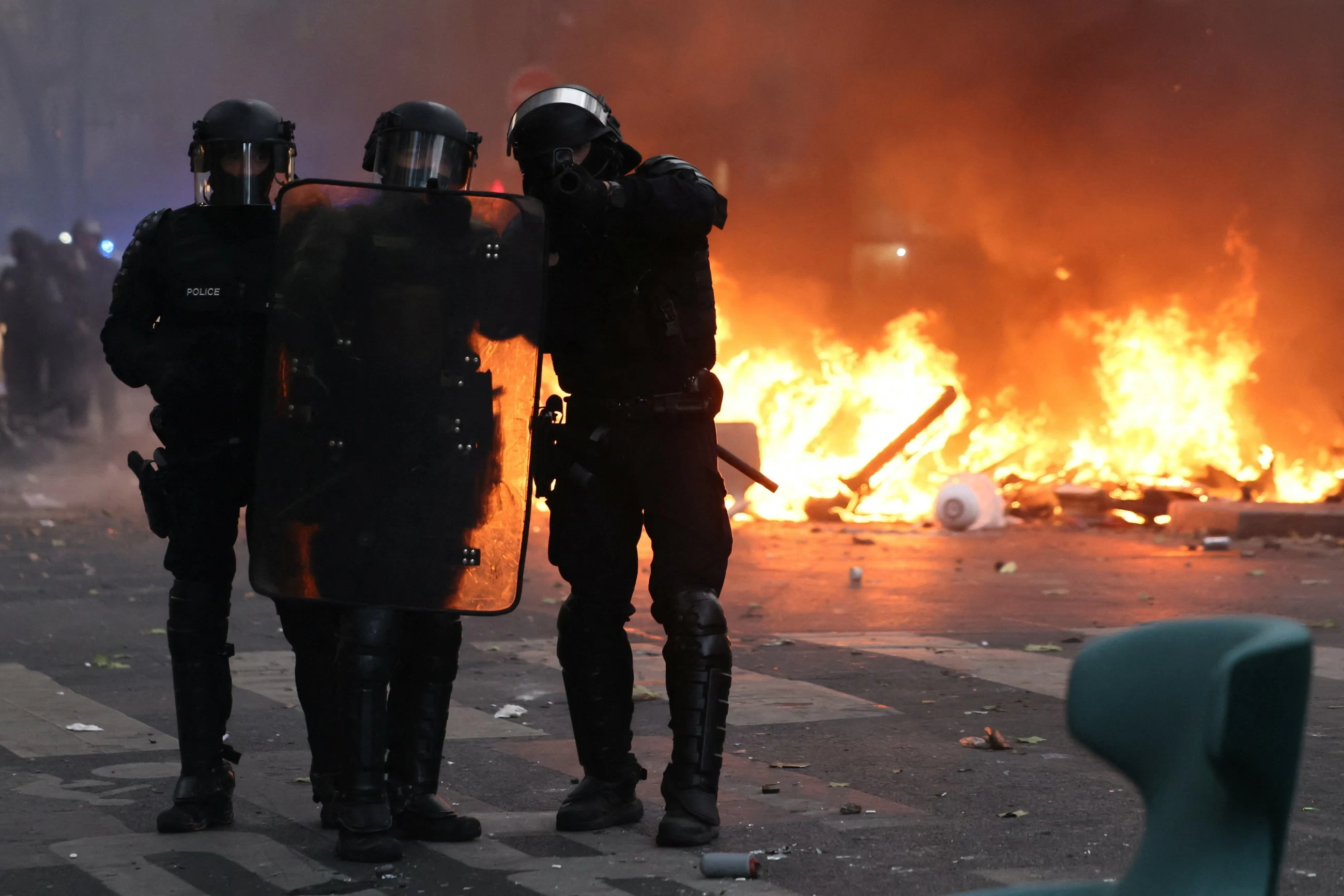 Looting, blazes and clashes in France amid nationwide protests