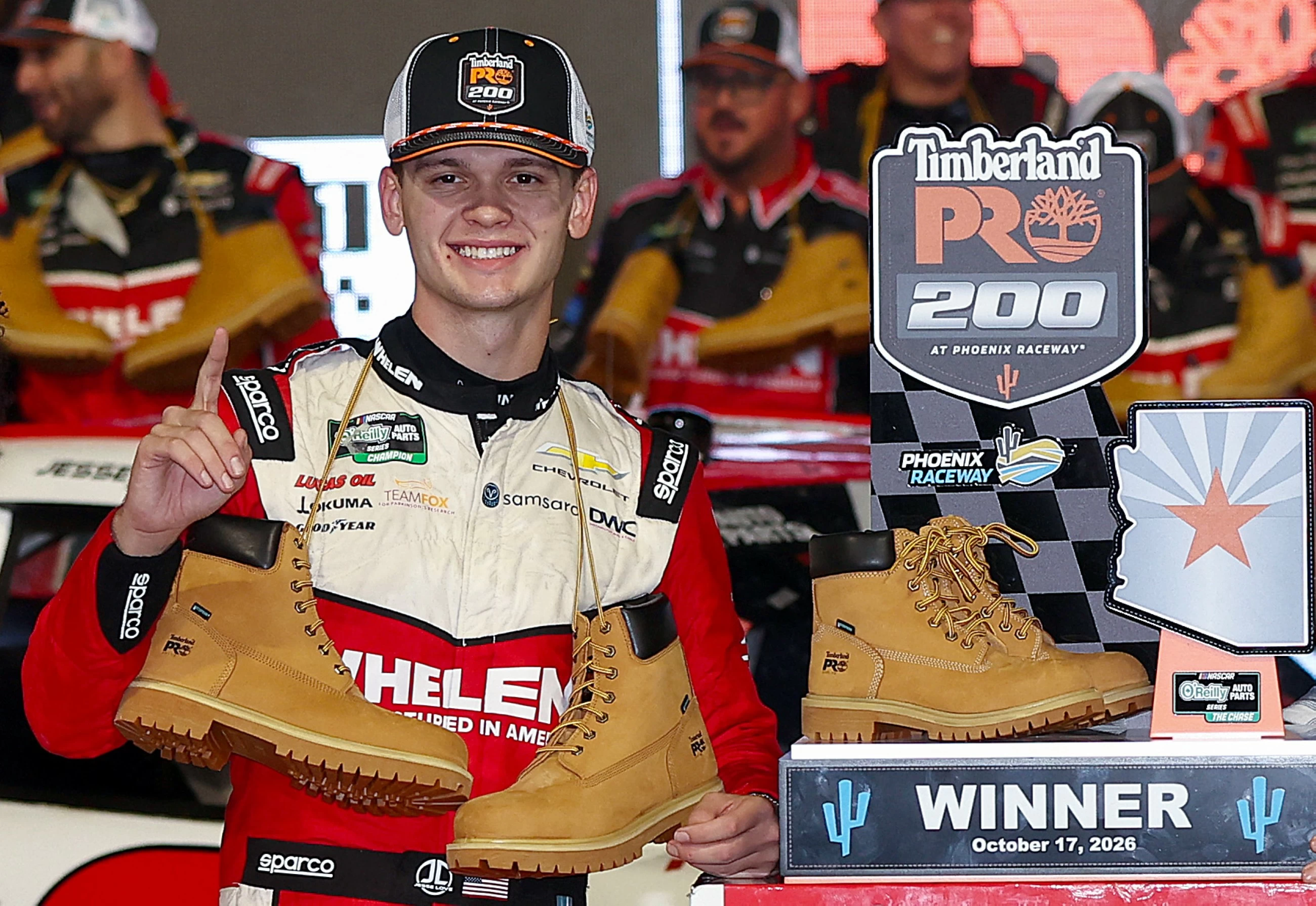 Jesse Love wins at Phoenix, takes charge in points standings